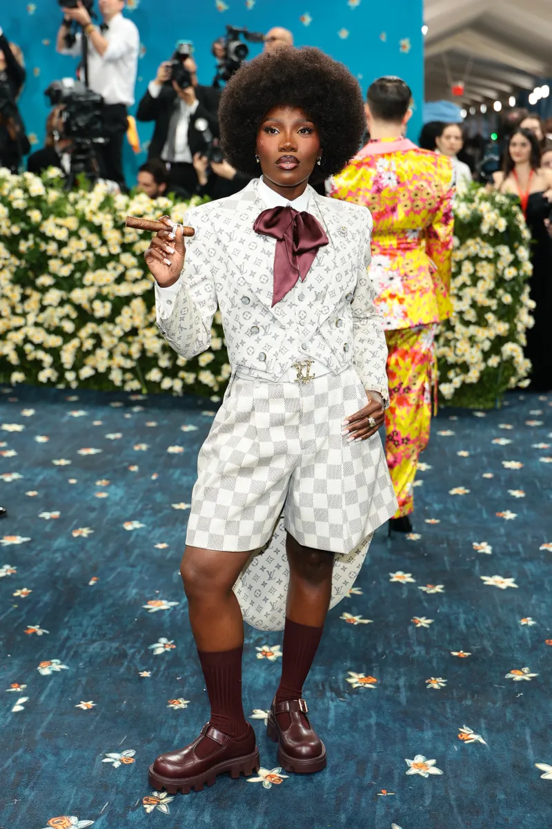 Doechii debutovala na Met Gala 2025 v šortkách