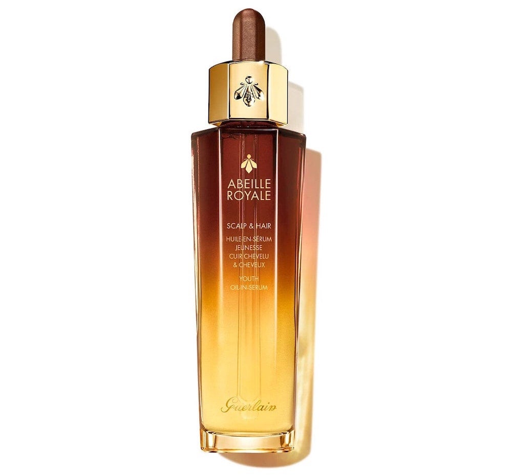 Olejové sérum na vlasy a pokožku hlavy Abeille Royale Scalp & Hair Youth Oil-In-Serum, GUERLAIN, prodává Sephora, 3910 Kč