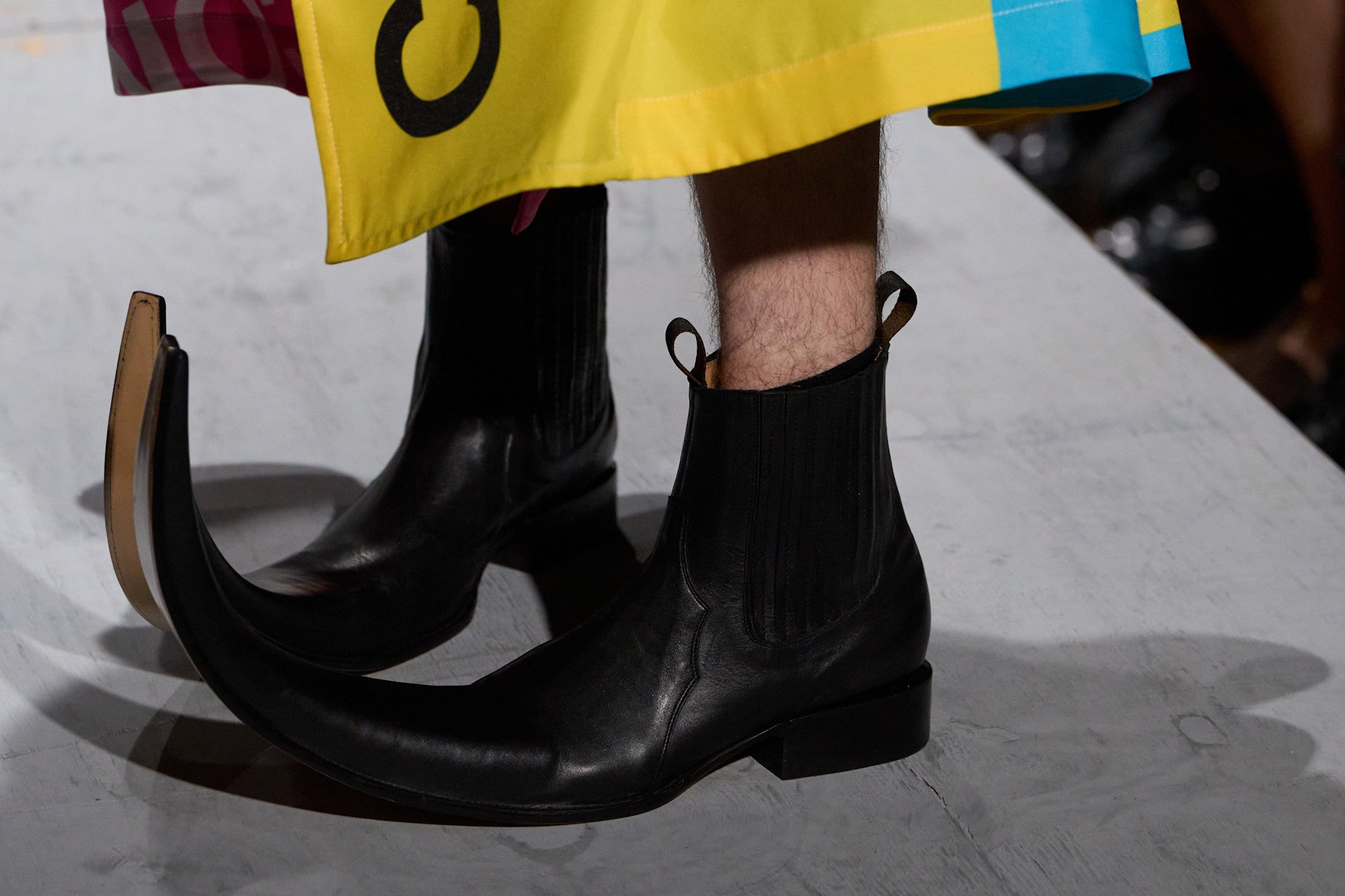Páni kluci se do toho na fashion weeku obuli a ukázali, že freaky shoes jsou i pro muže