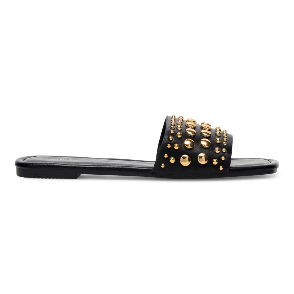 Pantofle DeeZee, prodává CCC 599 Kč