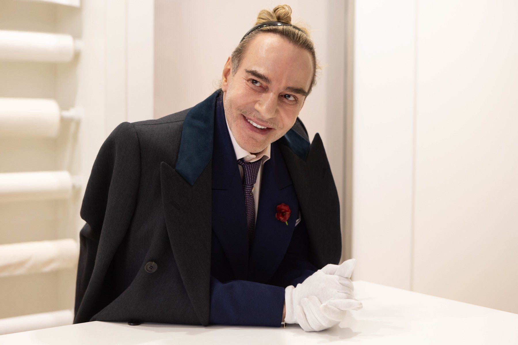 John Galliano a Zara představují kolekci z neprodaného oblečení, v níž návrhář přepisuje pravidla 