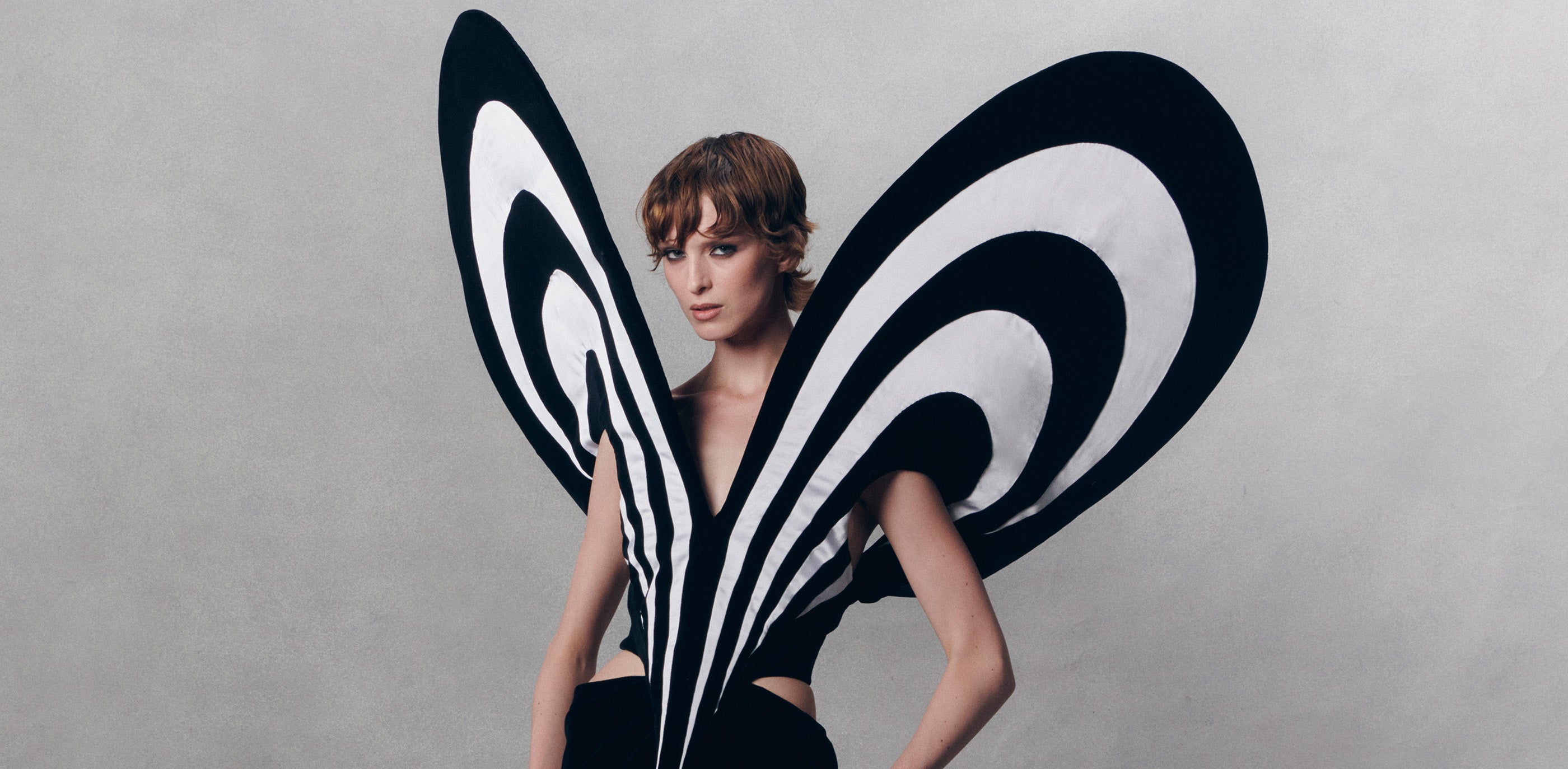 Černobílý svět, v němž můžete být kýmkoliv. Stačí se obléknout a snít