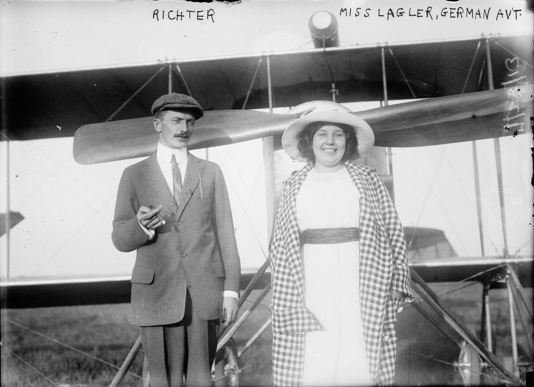 Božena Laglerová byla operní pěvkyně, sochařka i novinářka. Ale hlavně první česká pilotka