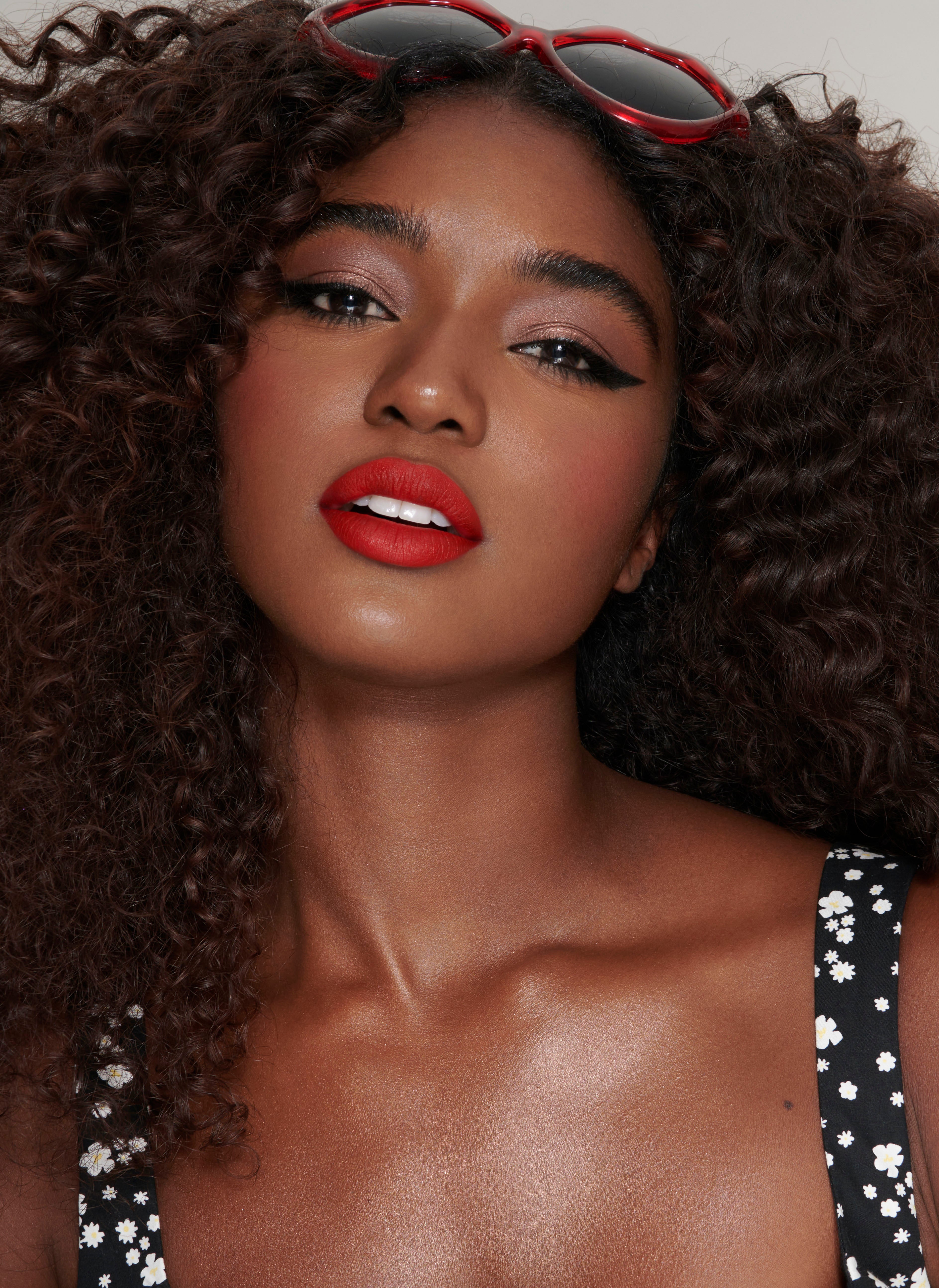 „Krása není jen jedna,“ říká Lisa Eldridge a přináší inkluzivní líčení inspirované Barbie a Kenem