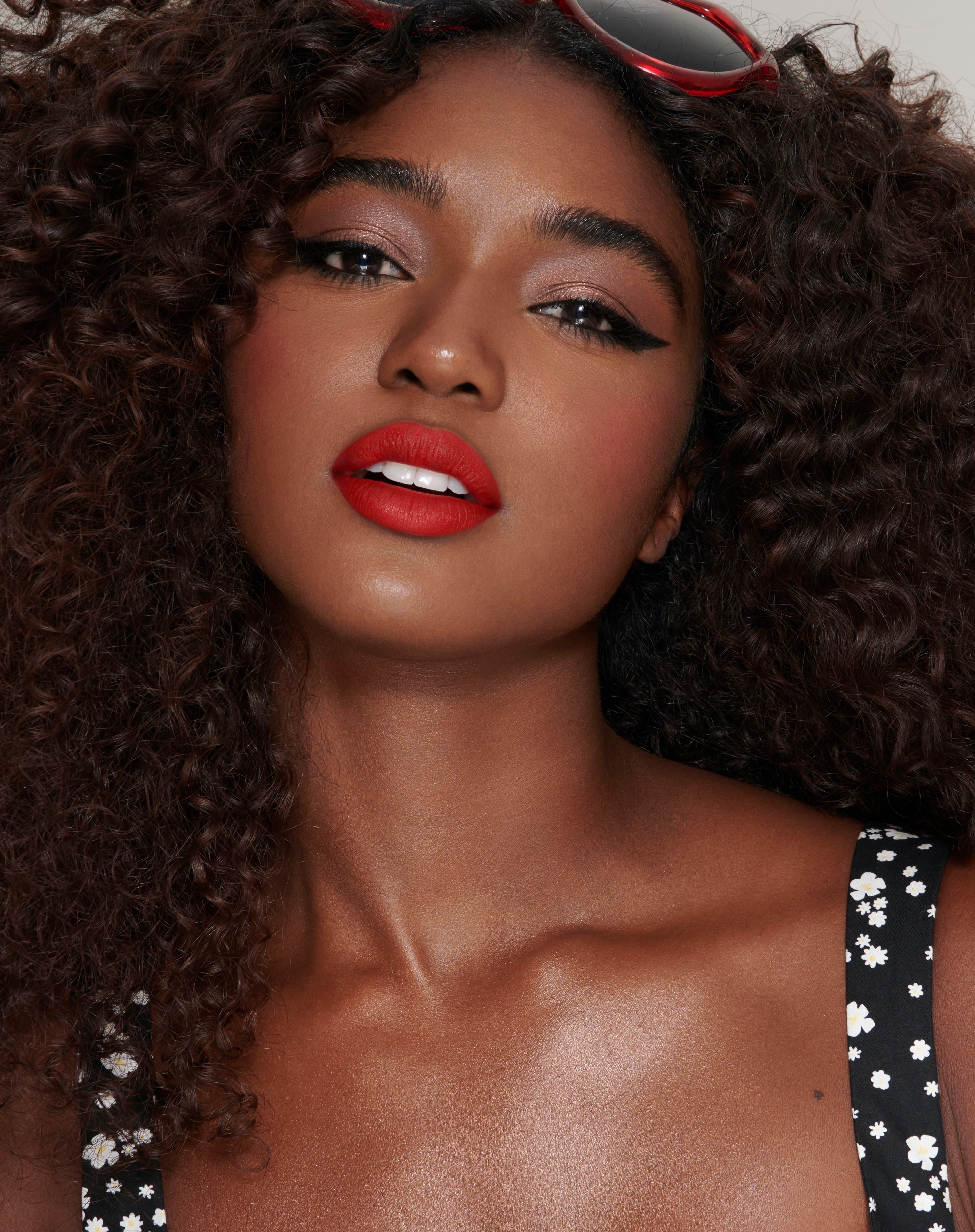 „Krása není jen jedna,“ říká Lisa Eldridge a přináší inkluzivní líčení inspirované Barbie a Kenem „Krása není jen jedna,“ říká Lisa Eldridge a přináší inkluzivní líčení inspirované Barbie a Kenem