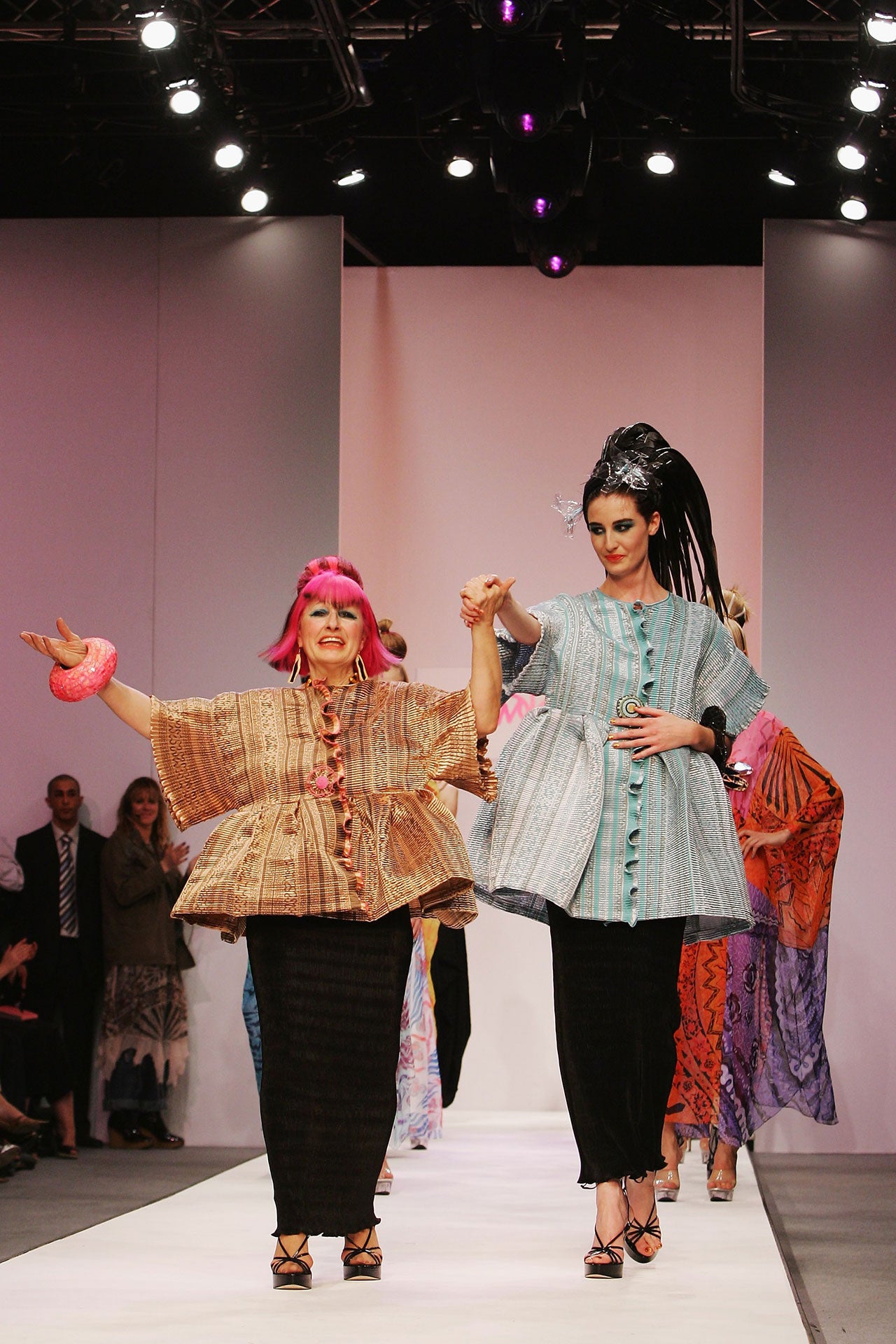 Zandra Rhodes na LFW, září 2006