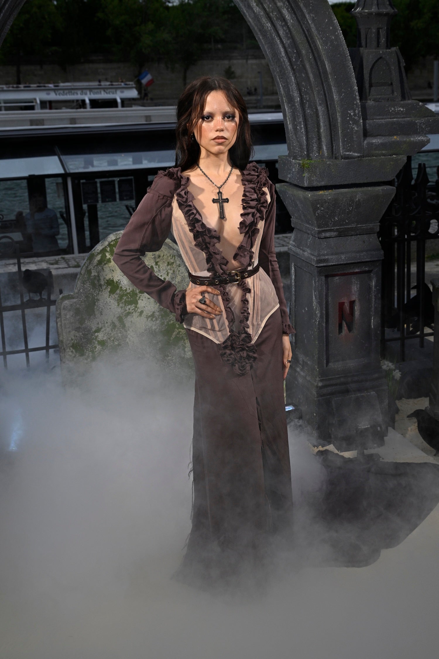 Summerween: Nový beauty fenomén léta 2025 ve stylu Wednesday Addams