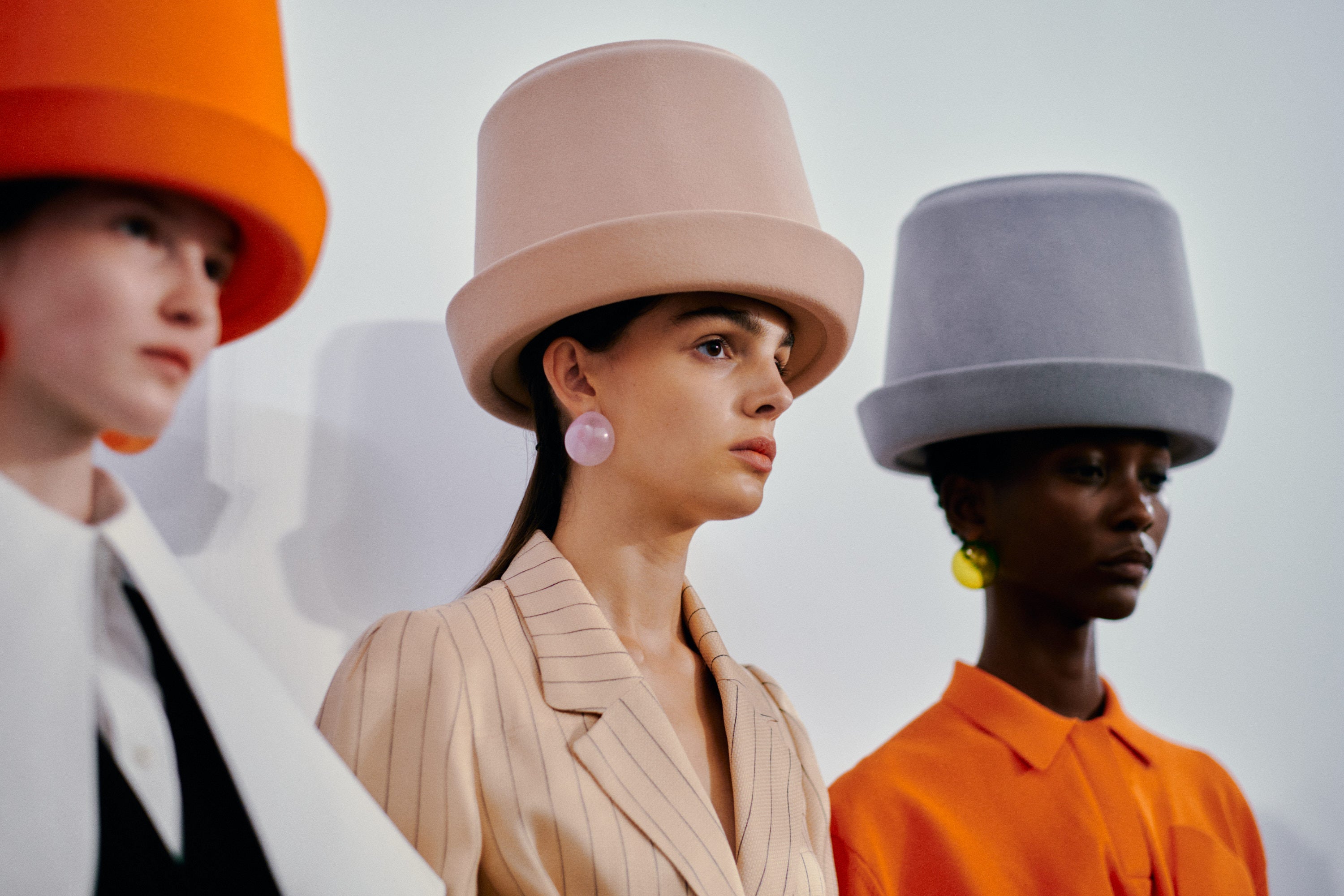 Klobouky, které vás budou provázet od podzimu až do jara