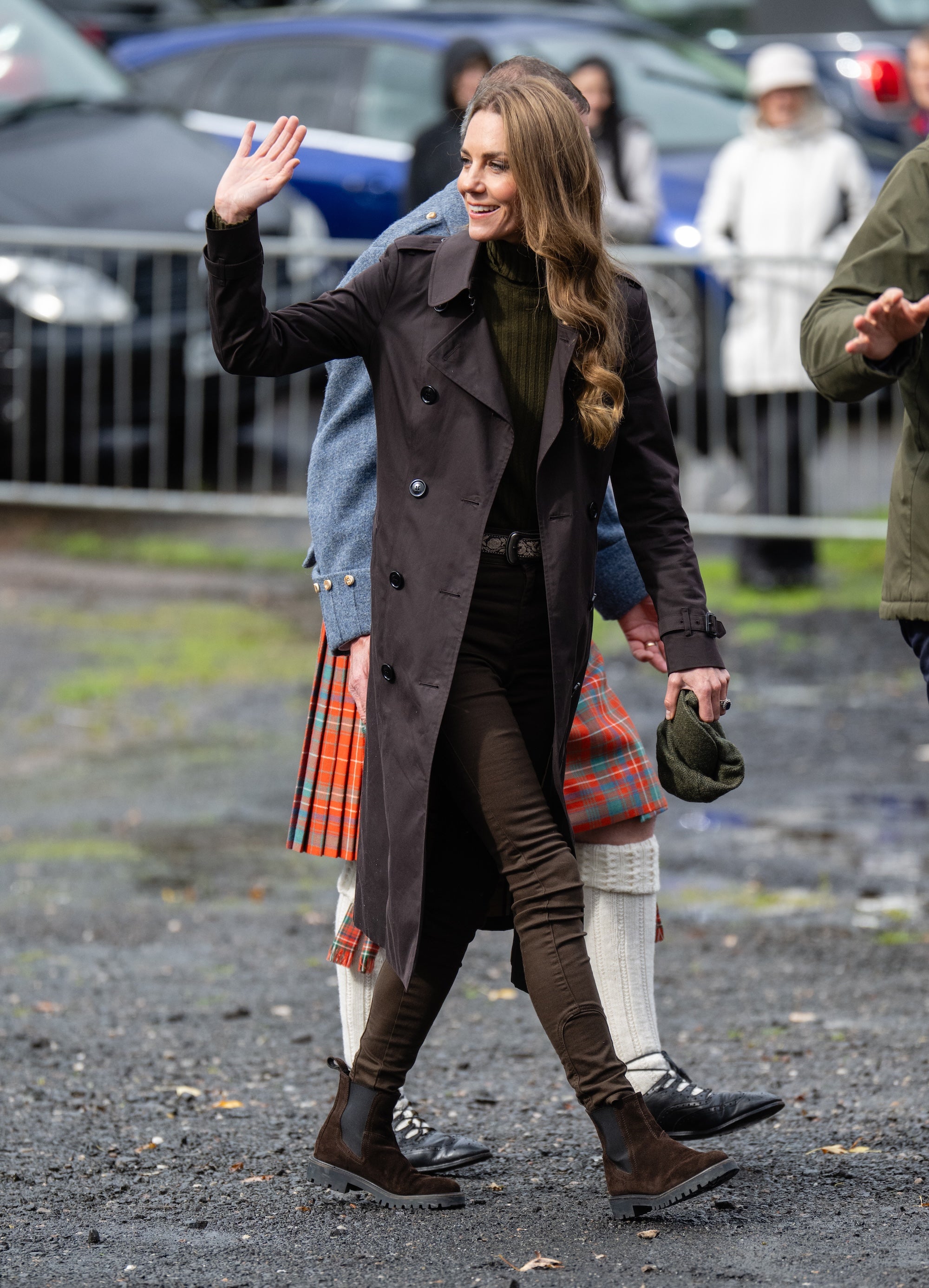 Princezna Kate oslavila první den fashion weeku v Londýně v ikonickém trenčkotu a skinny jeans
