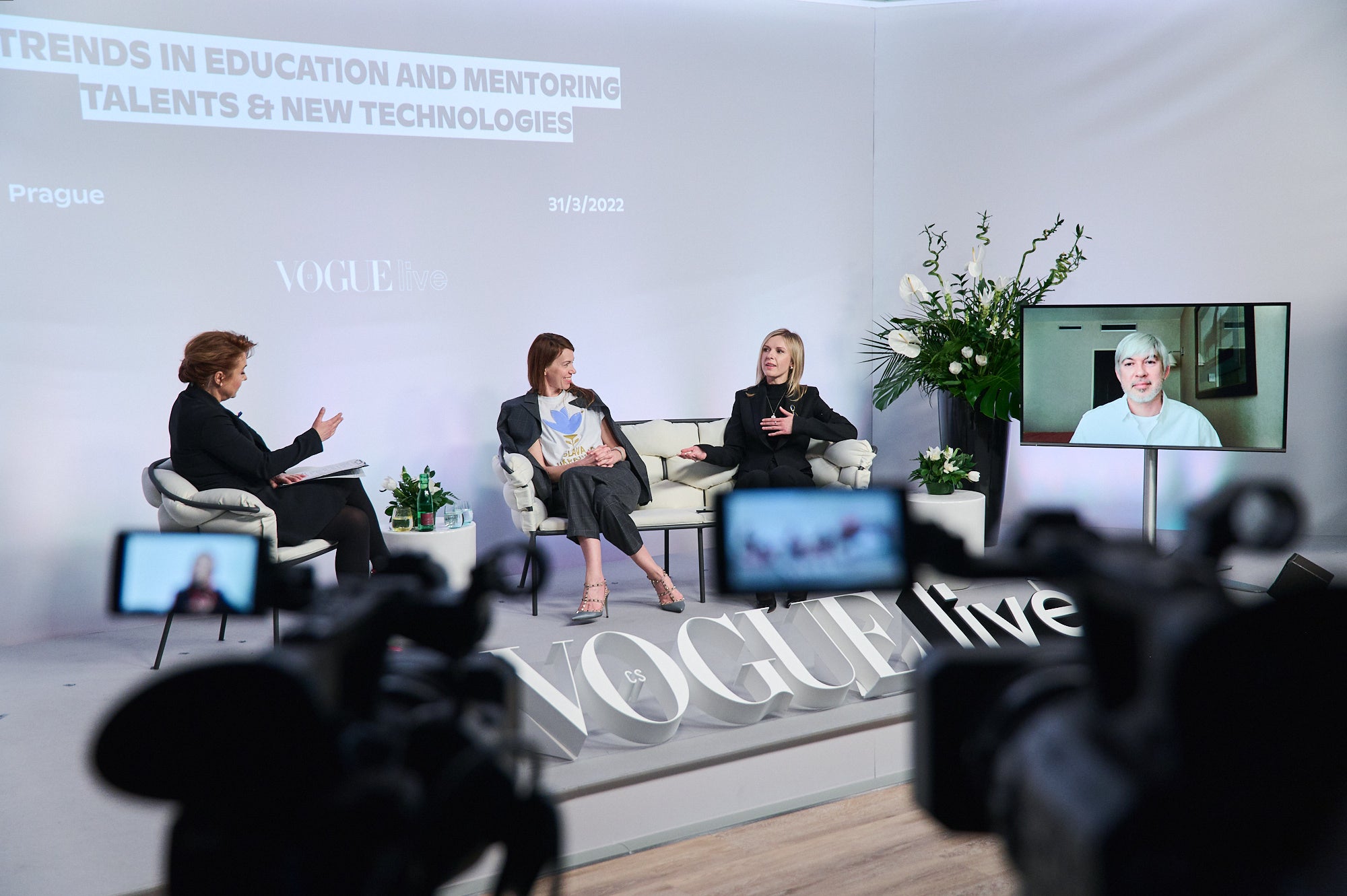 Pavlína Wolfová, Andrea Běhounková, šéfredaktorka Vogue CS, Julie Kostetska, spoluzakladatelka ukrajinské módní značky GUDU a Philipp Vlasov, šéfredaktor Vogue UA na konferenci Vogue Live, 31. března 2022