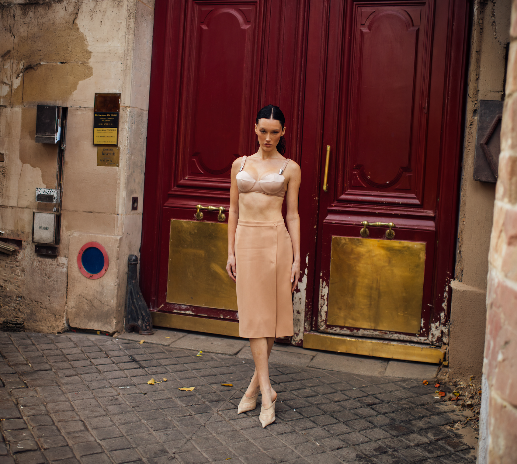 Odvaha nosit podprsenku jako top. Takto vypadá módní revoluce léta 2026