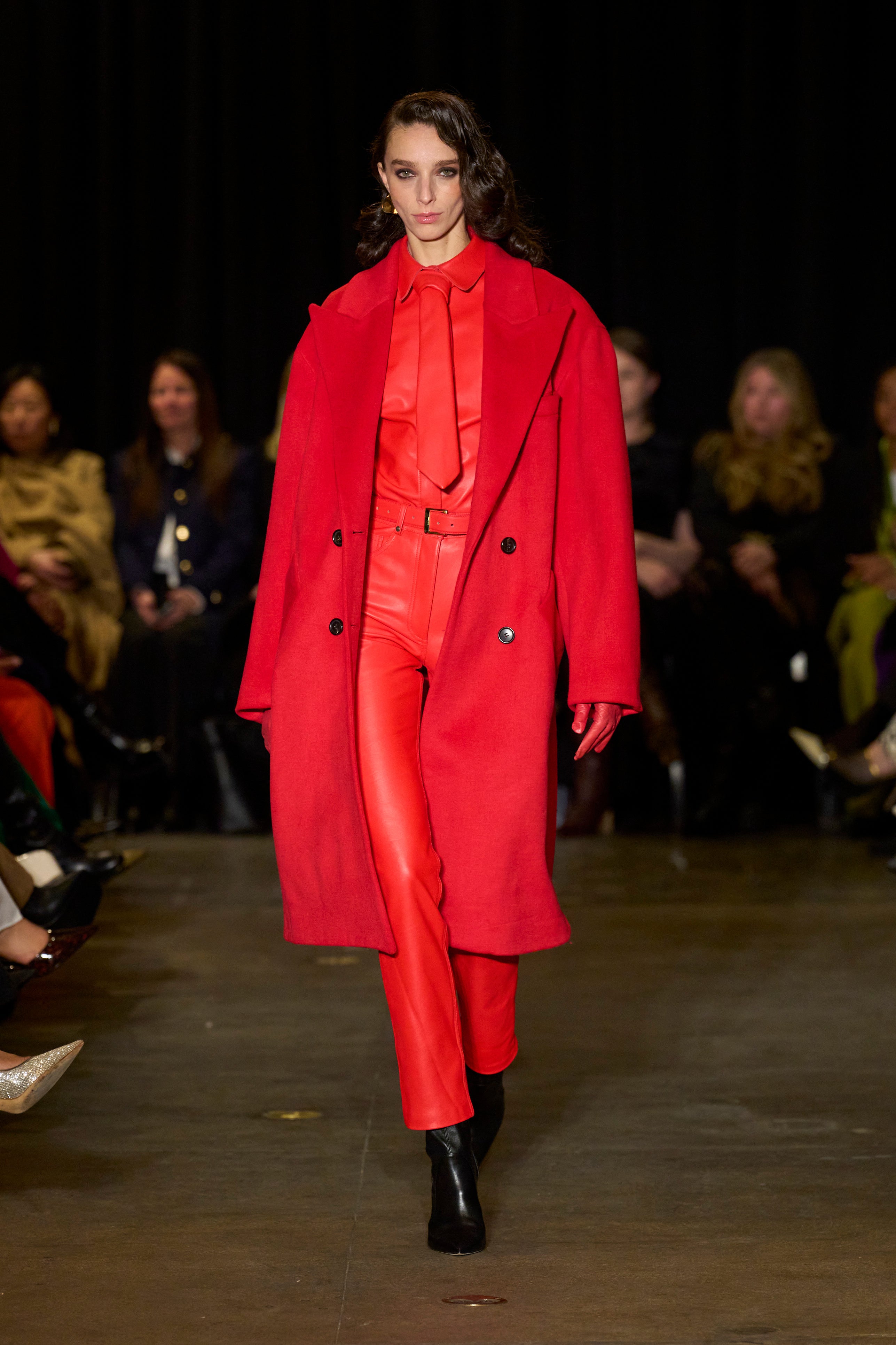 Červená & spol. mají zelenou. Tuto zimu se zachumlejte do barevných kabátů, ve kterých vás nikdo nepřehlédne