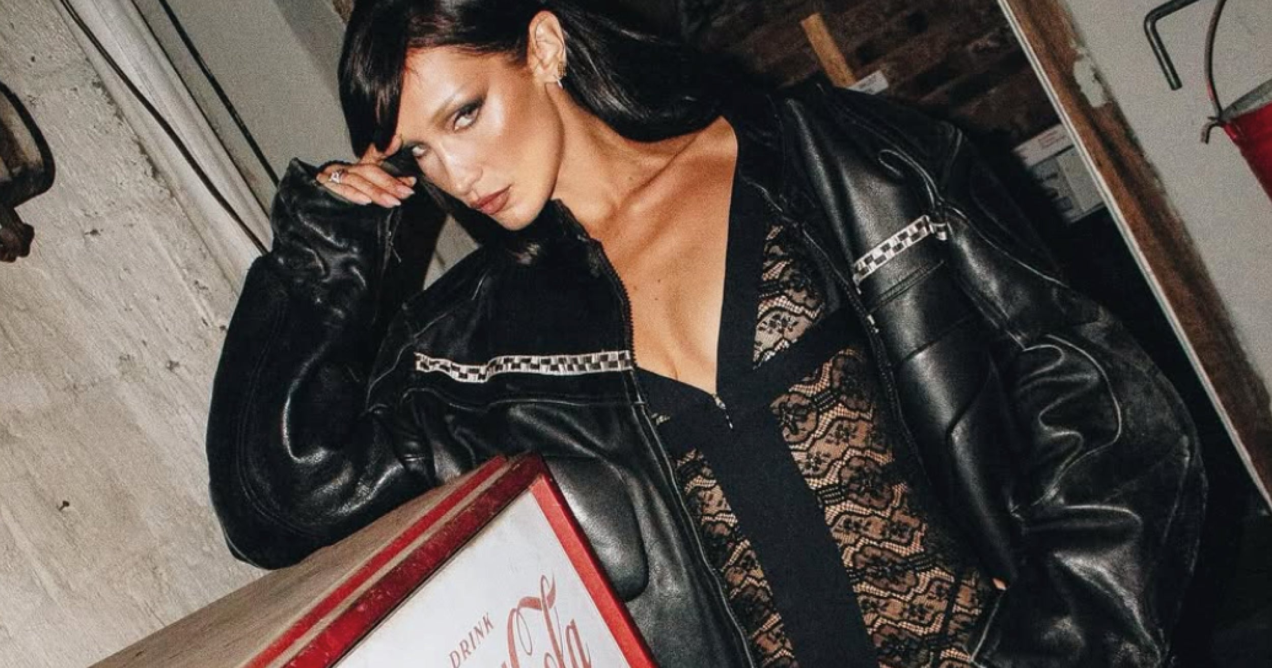 Letní večery 2025 si žádají šaty z krajky