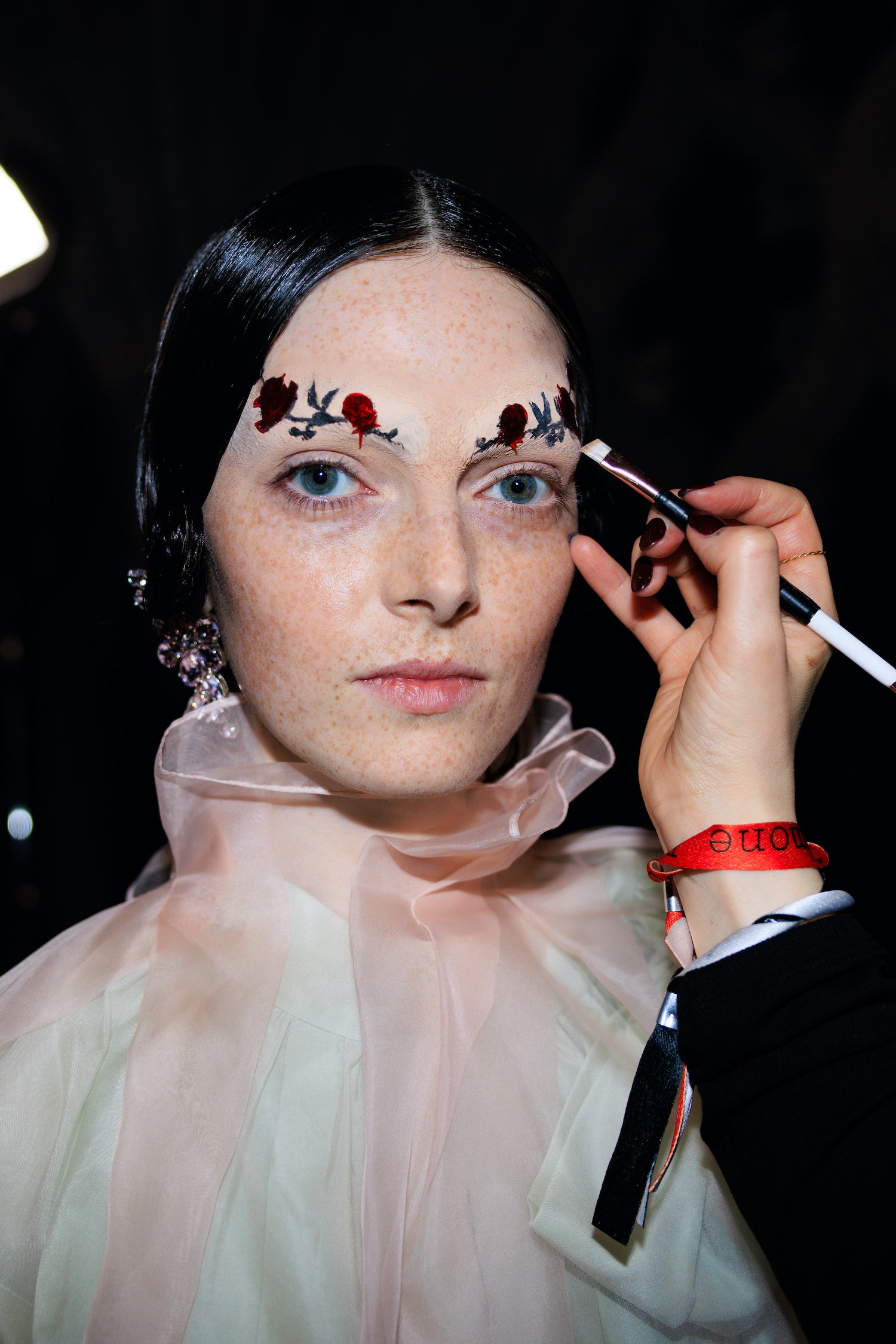 Zákulisí přehlídky podzim - zima 2024/2025, SIMONE ROCHA