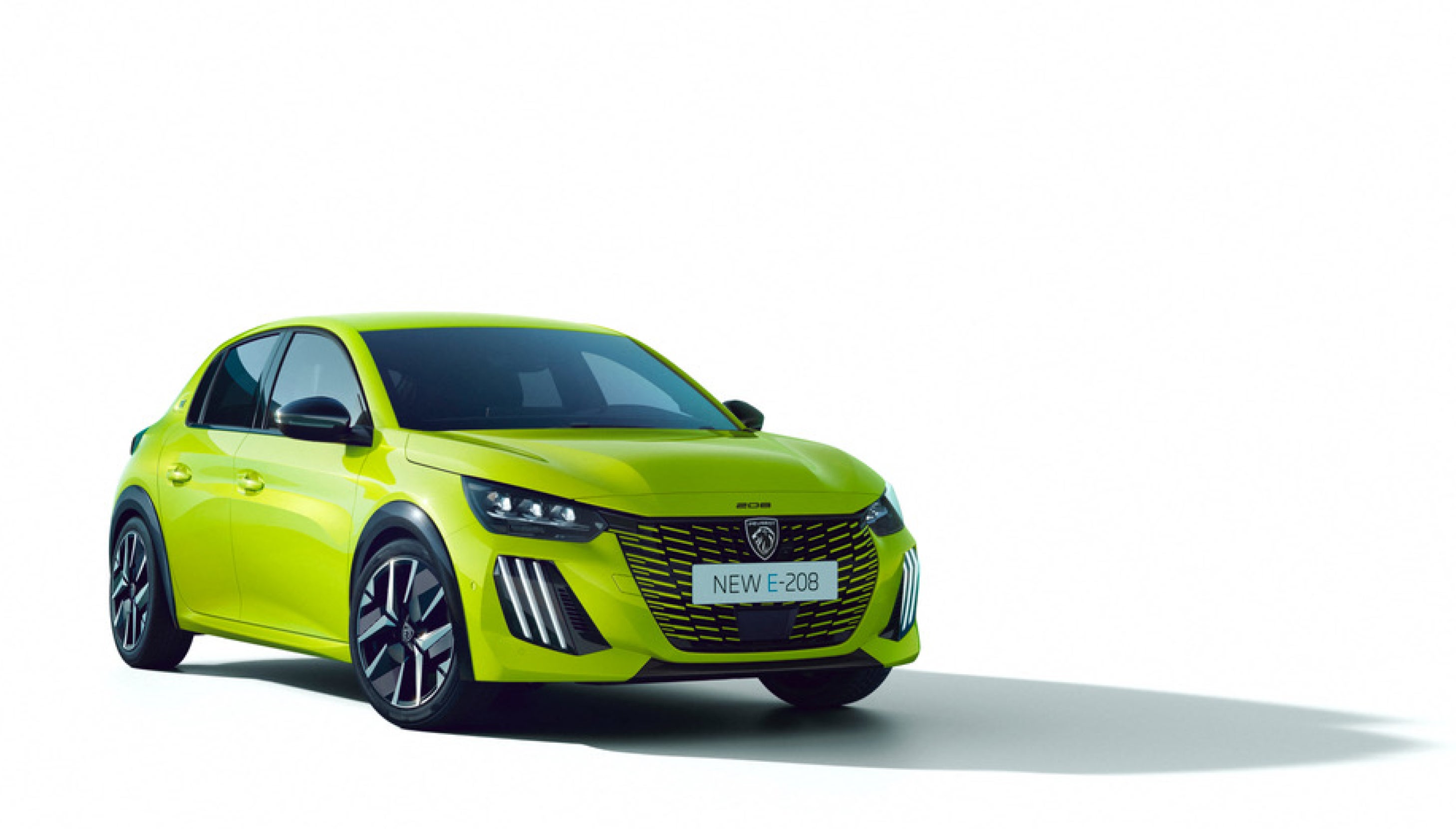 Peugeot E-208: Nejprodávanější malý elektromobil v Evropě má zase o kus delší dojezd, který se mu zvýšil o příjemných 23 kilometrů na celkových 433. Nově zvládne i obousměrné dobíjení, což znamená, že vám dobije třeba notebook nebo kávovar. Poskytne vám tak zázemí i mimo civilizaci. Cena od 670 000 Kč + 5letá záruka, PEUGEOT, prodává Peugeot, Cena od 670 000 Kč + 5letá záruka