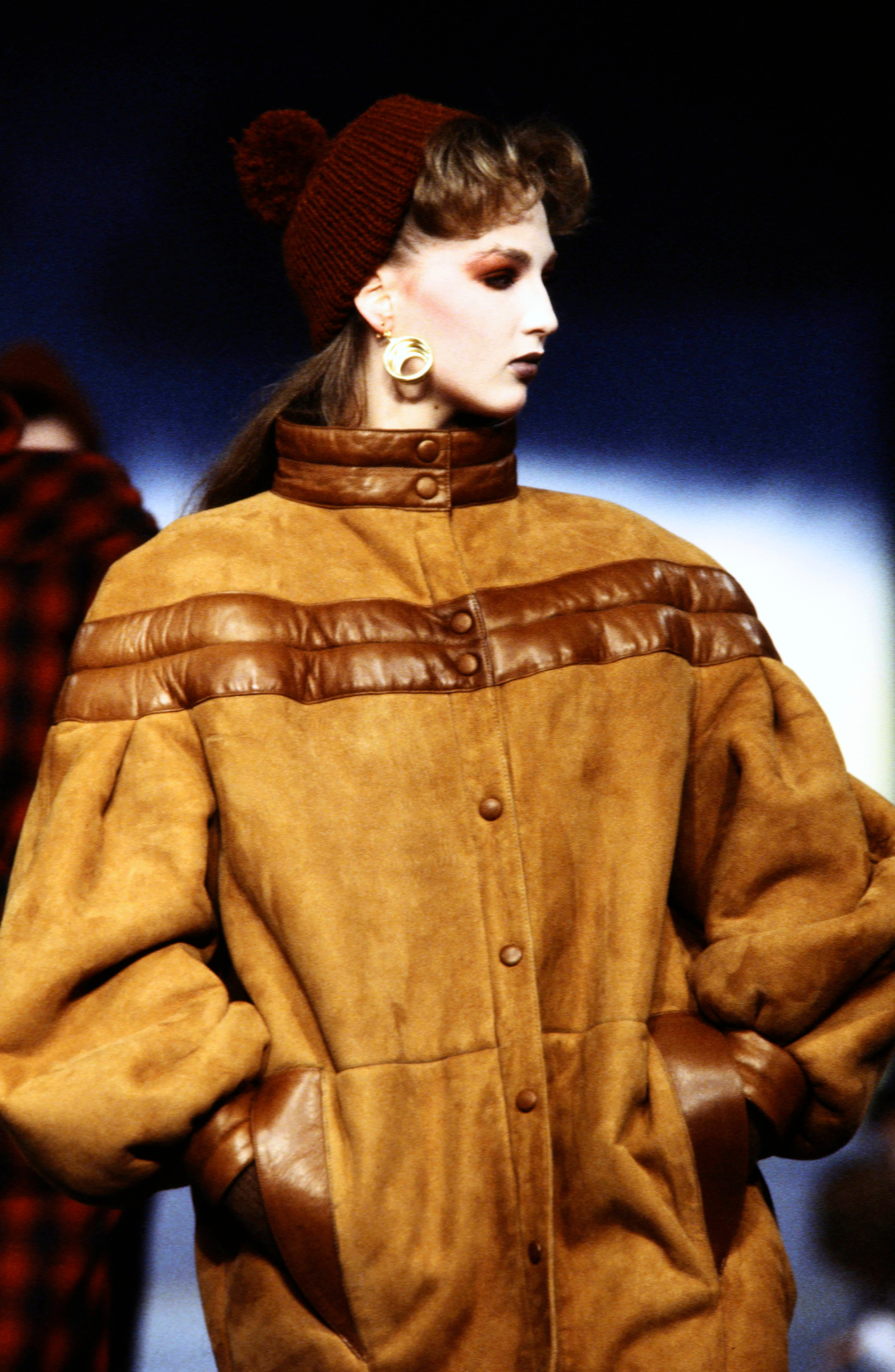 Přehlídka kolekce Thierry Mugler podzim 1983 Přehlídka kolekce Thierry Mugler podzim 1983