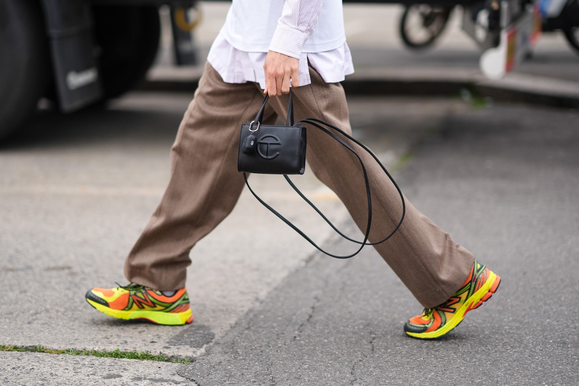 Benátskému bienále dominovaly dad sneakers. Je rok 2016 vážně zpět?