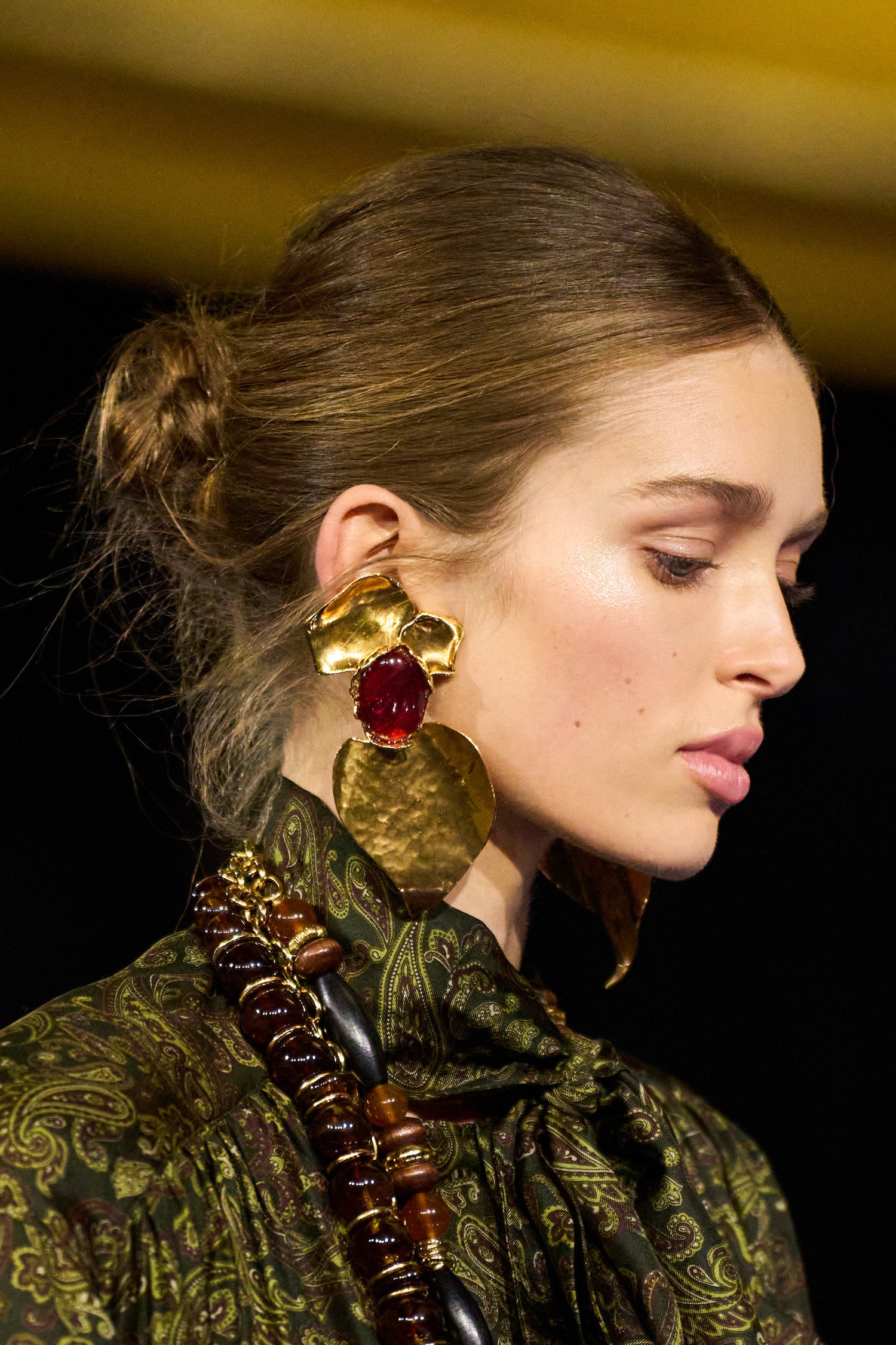 Boho šperky s velkými kameny – trend, který ovládne léto 2025