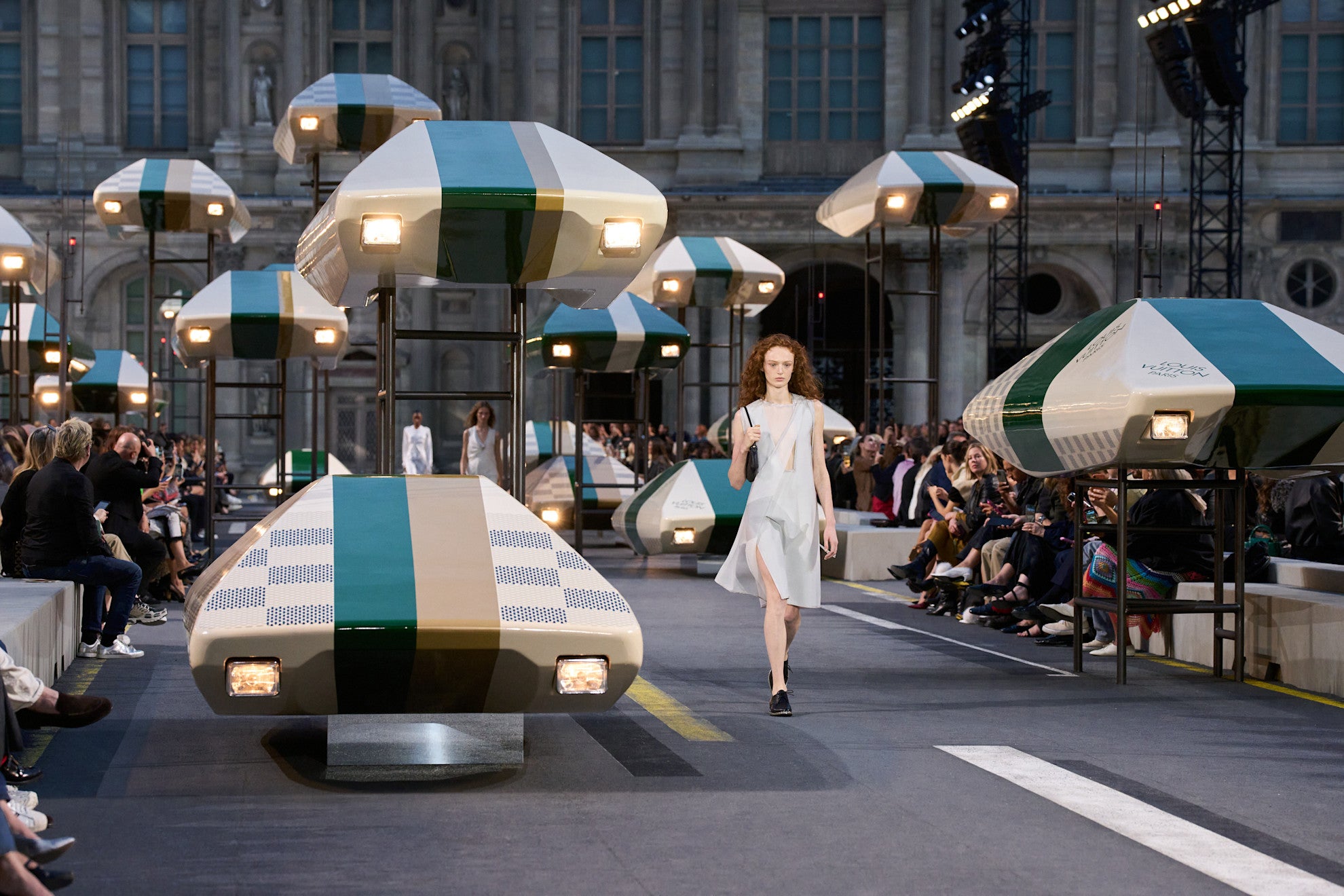 Louis Vuitton jaro–léto 2027: Nicolas Ghesquière hledal a našel dokonalou lehkost
