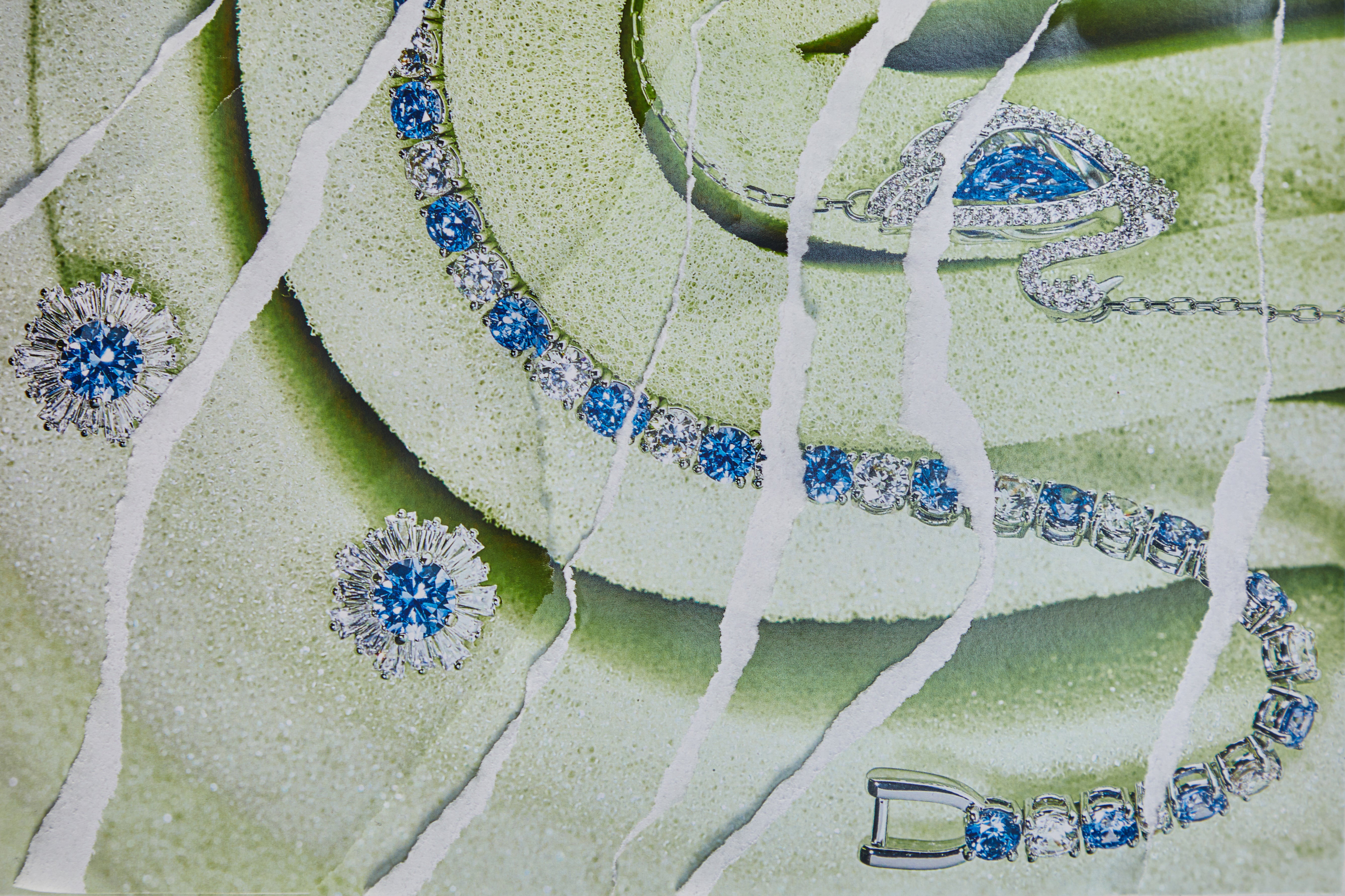 Náhrdelník, náušnice a náramek od značky Swarovski v hodnotě 7 885 Kč, které dostanou finalisté k nafocení. Náhrdelník, náušnice a náramek od značky Swarovski v hodnotě 7 885 Kč, které dostanou finalisté k nafocení.