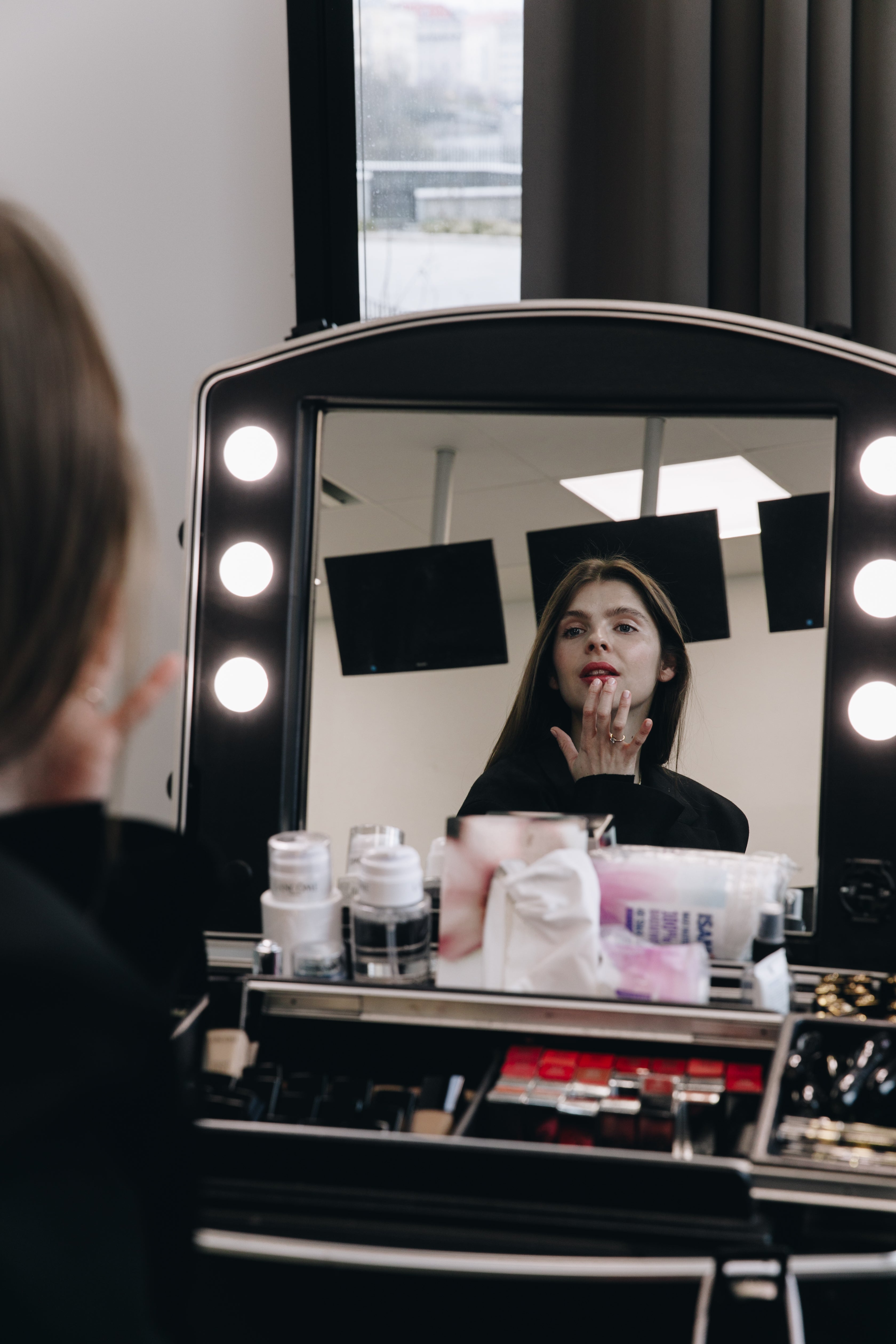 Lancôme na konferenci Vogue Live pečoval o make-up všech vystupujících a pro zúčastněné nabídl možnost analýzy pleti, 31. března 2022