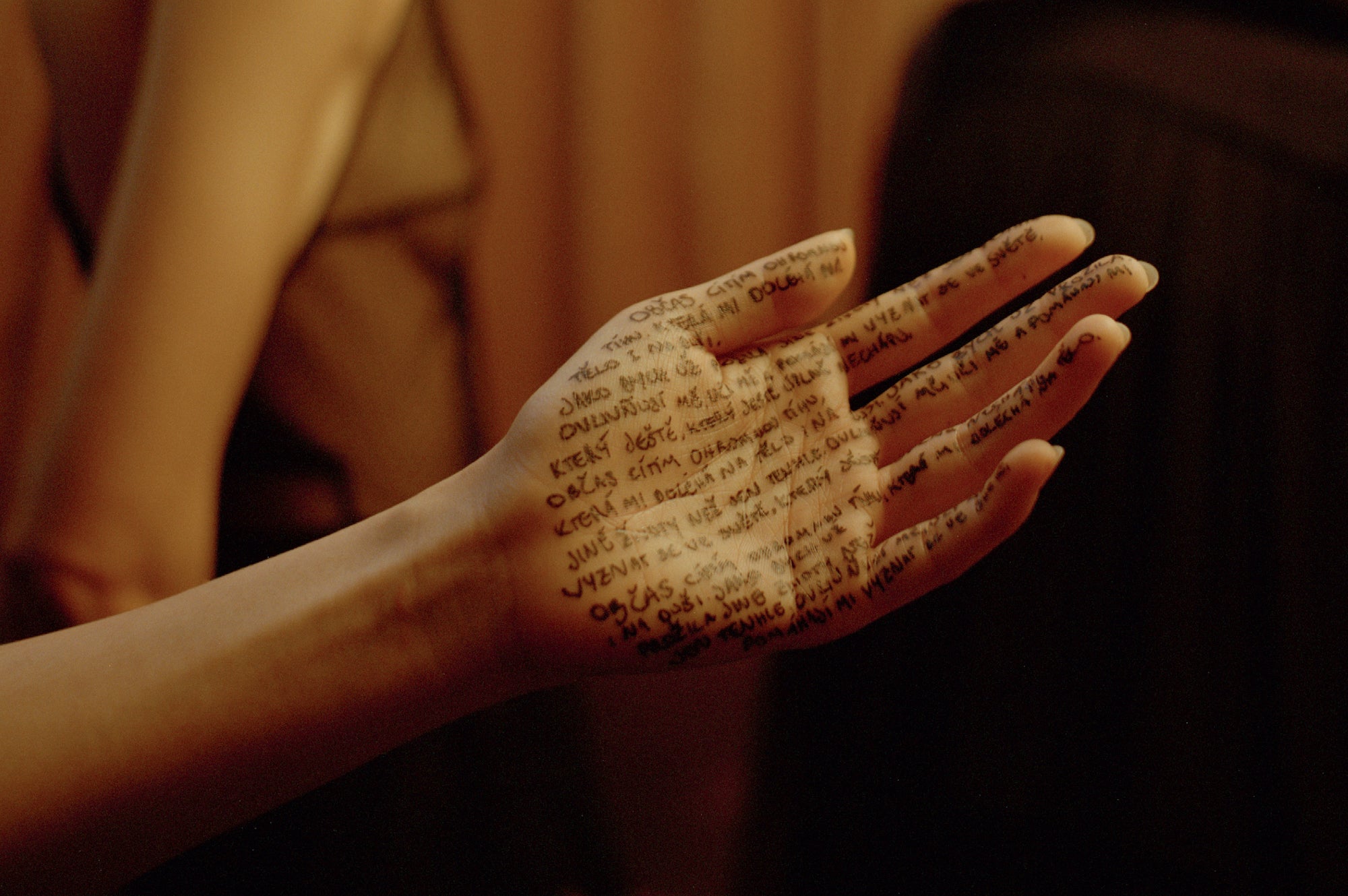 Inkoust místo notifikací. Proč se vracíme ke kouzlu ručně psaných dopisů