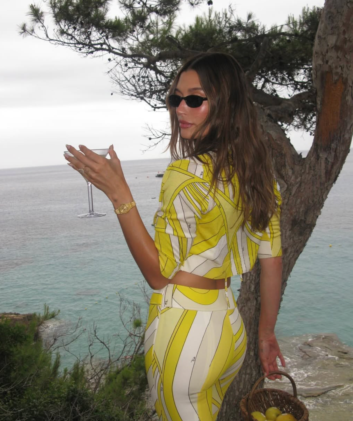 Citronově žlutá podle Hailey Bieber? Ano, prosím