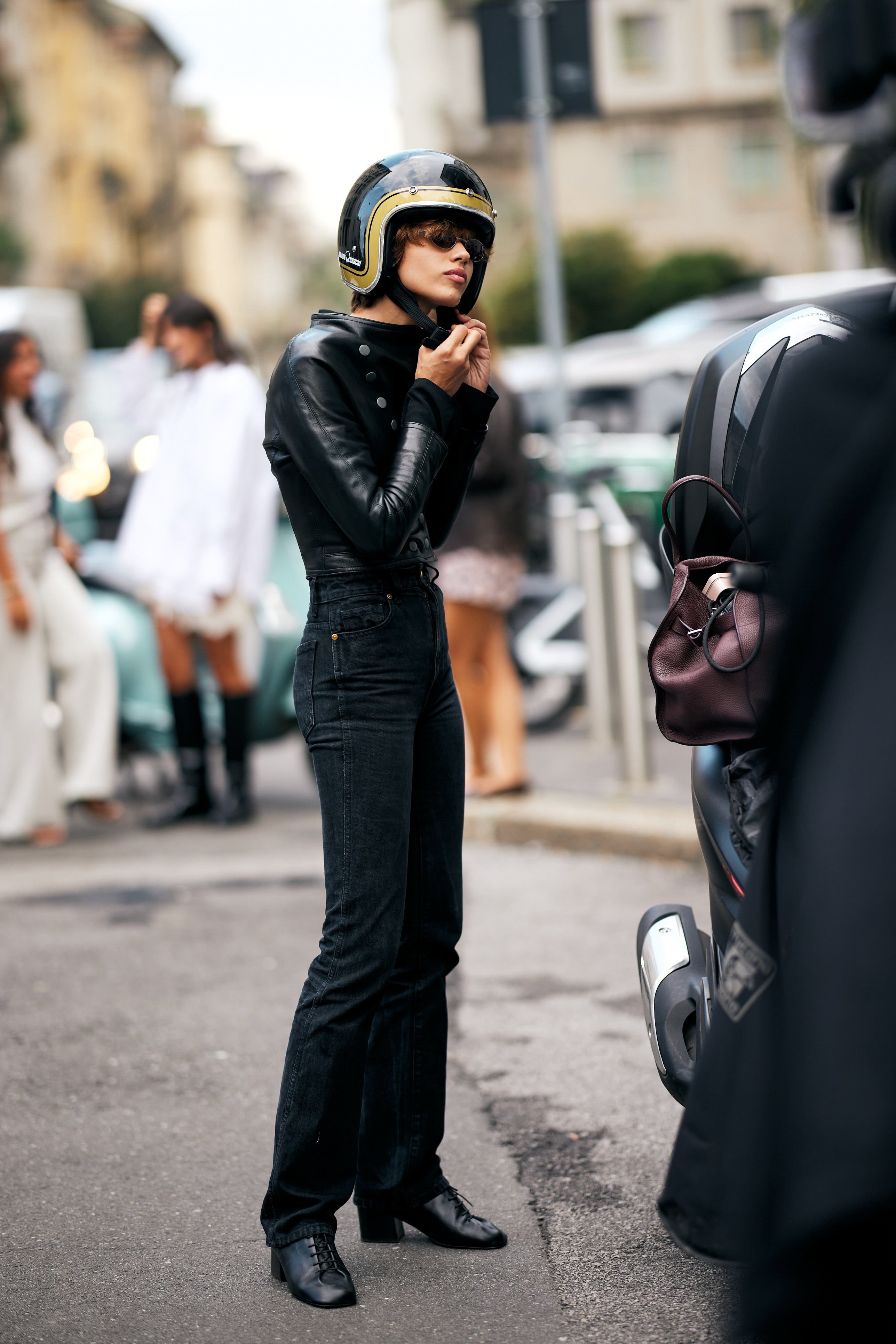 Černé džíny zachrání každý outfit, stačí sáhnout po těch pravých