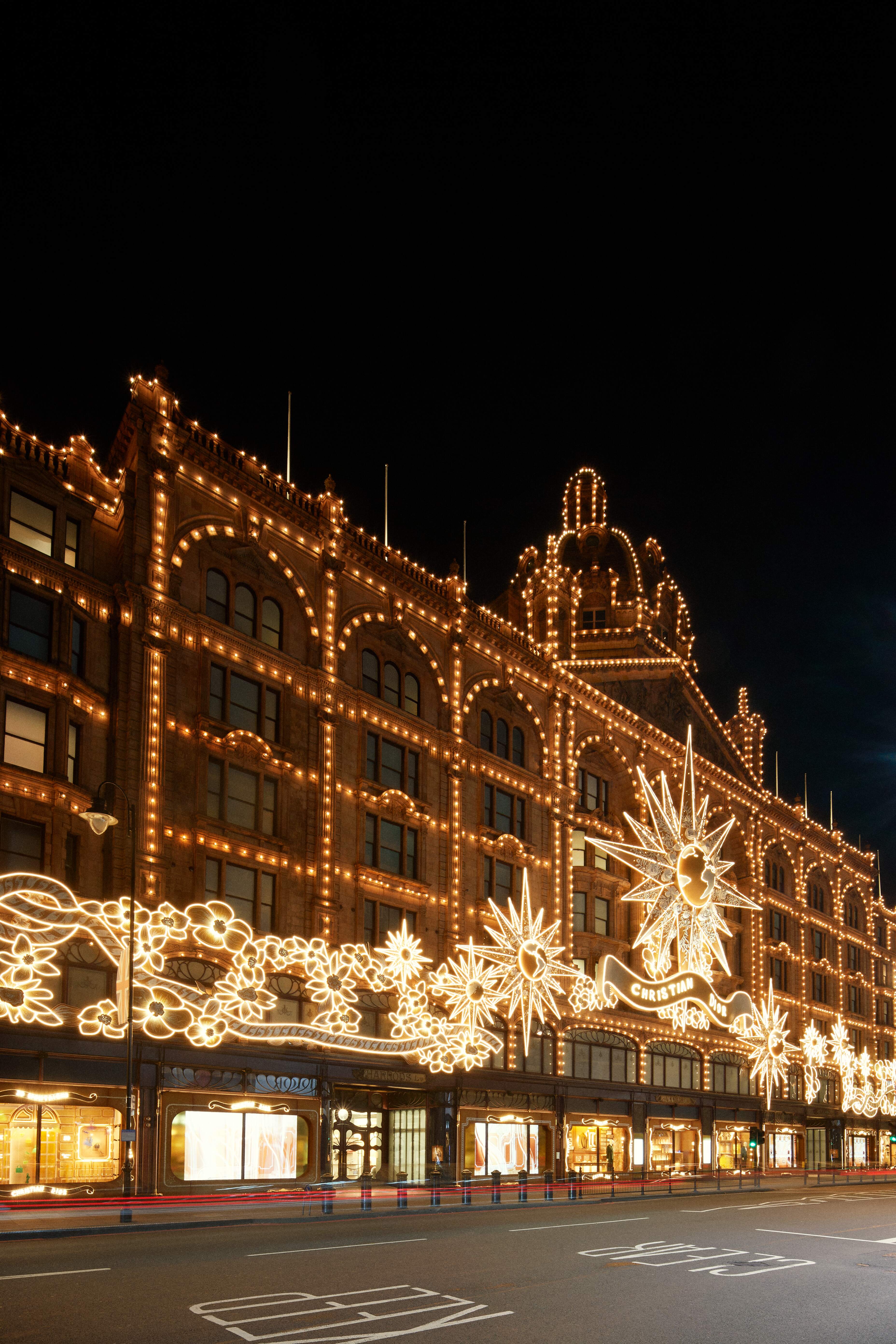 Dior x Harrods, fasáda budovy