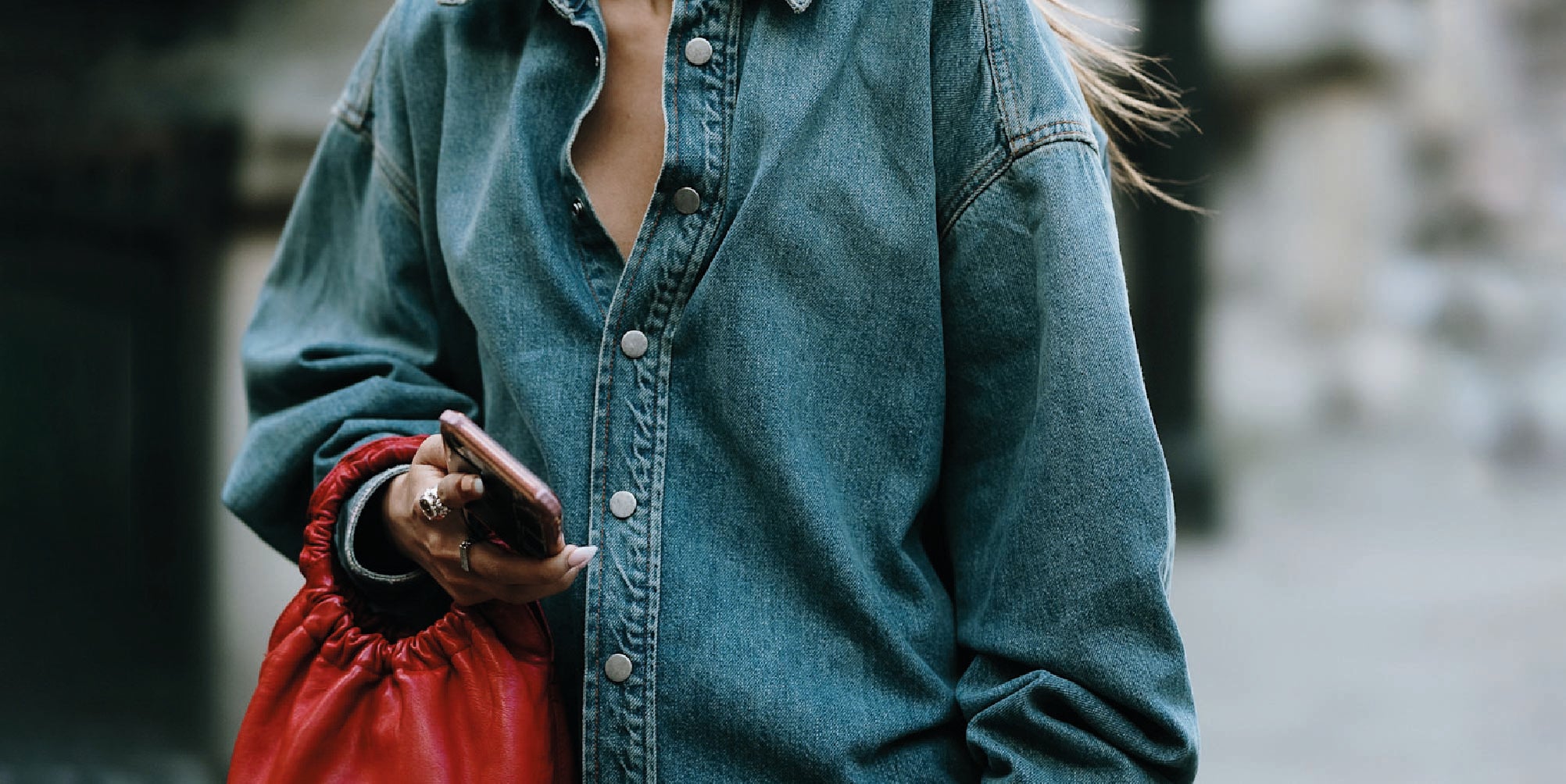 Nestačí nám džíny. Toužíme po denimové košili