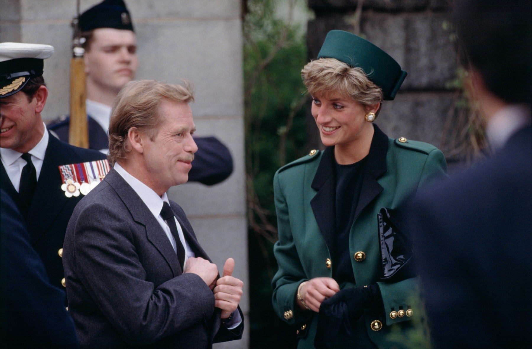 Princ Charles, prezident Václav Havel a princezna Diana na Pražském hradě, květen 1991
