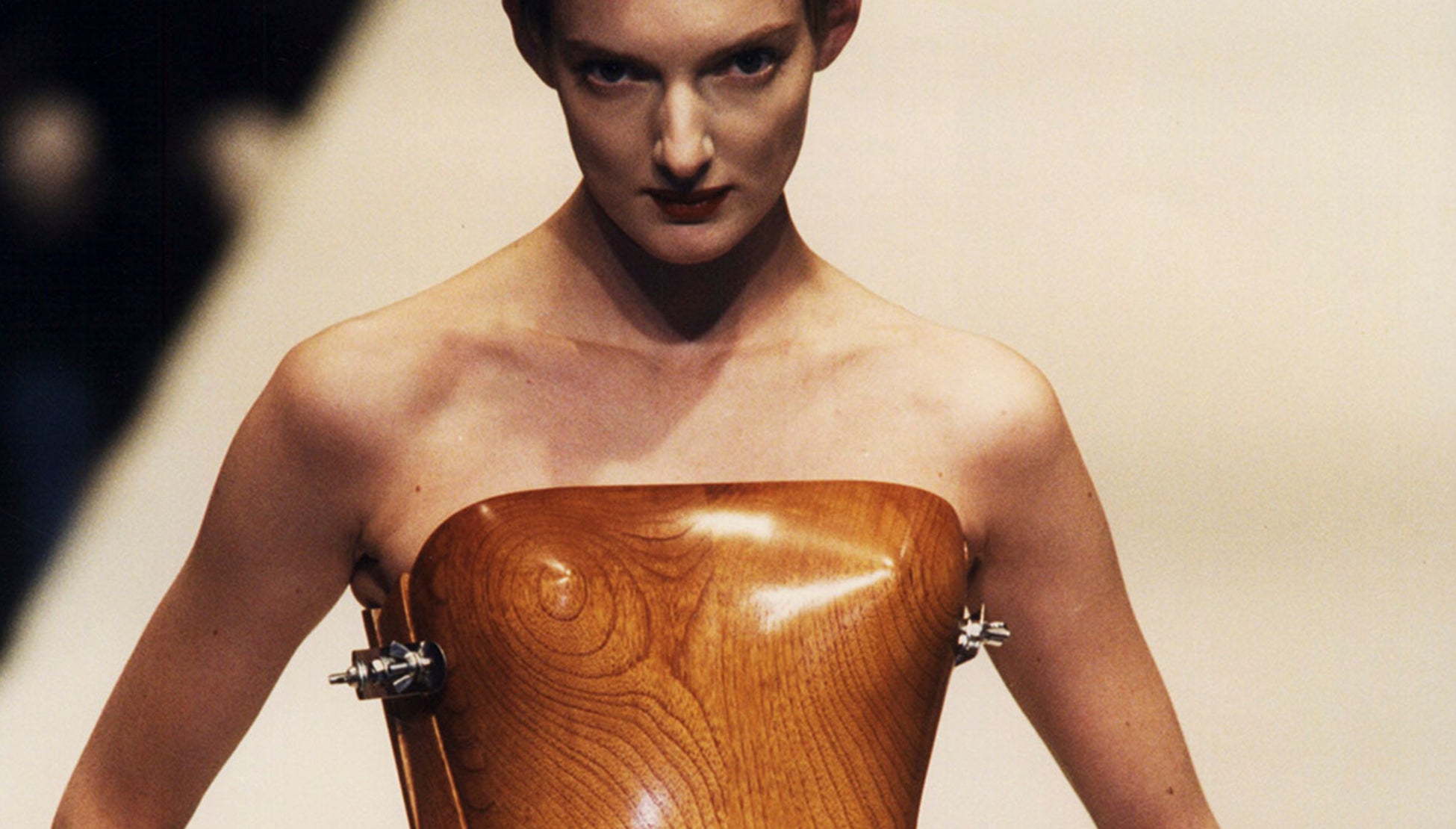 Brexit, velká výročí i nová jména. Co očekávat od fashion weeku v Londýně? 