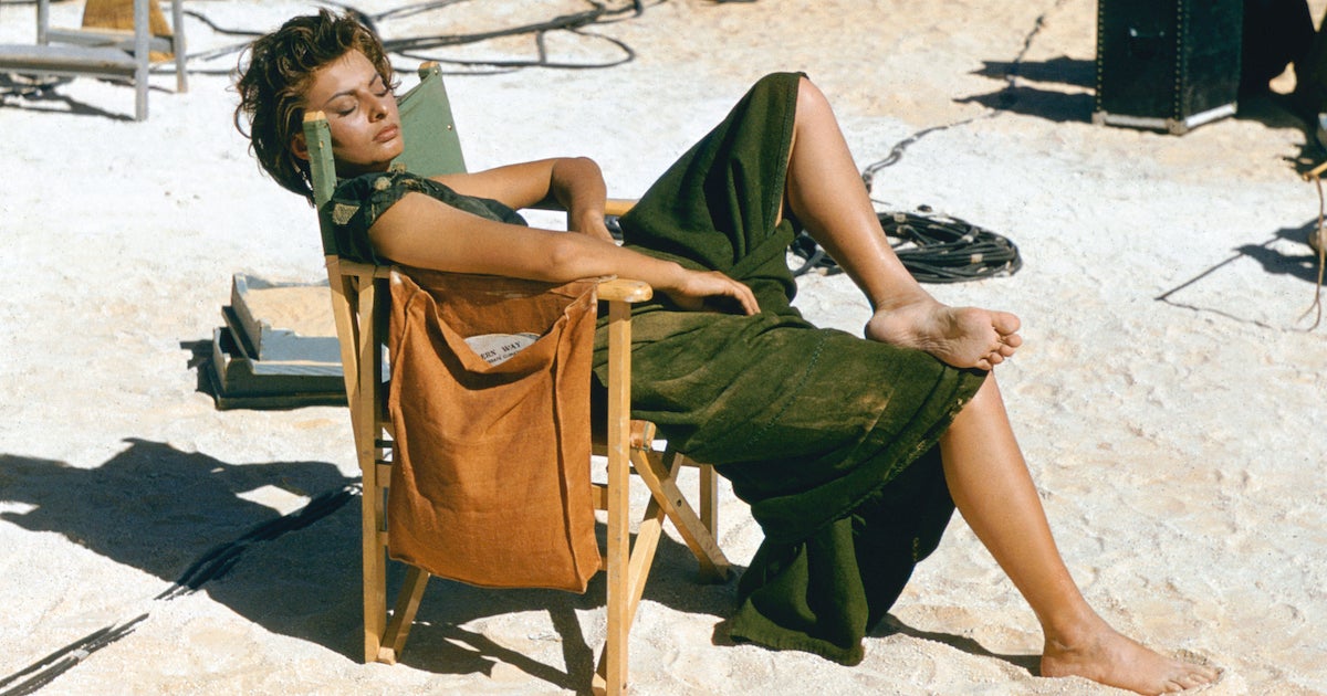 Sophia Loren při natáčení filmu Legenda o ztraceném, 1957