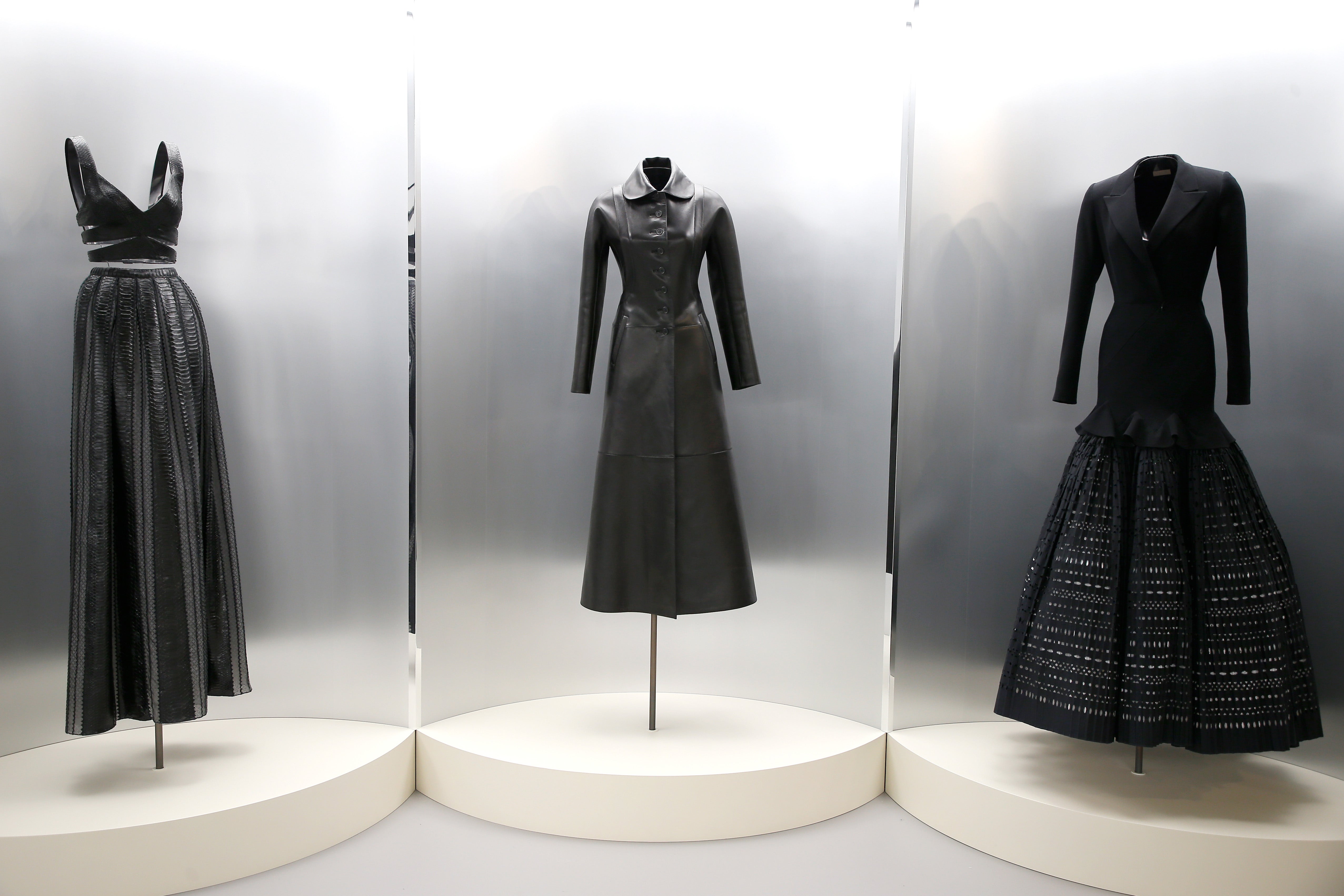 Výstava Azzedine Alaïa: Je Suis Couturier v Azzedine Alaïa Gallery v Paříži Výstava Azzedine Alaïa: Je Suis Couturier v Azzedine Alaïa Gallery v Paříži