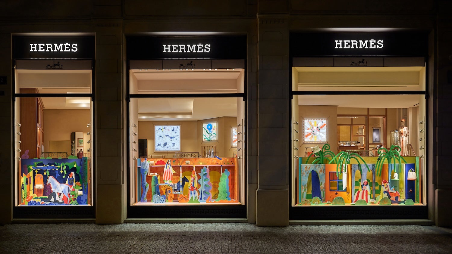Mystická zahrada v srdci Prahy. Nové výlohy Hermès od Anny Kyjovské