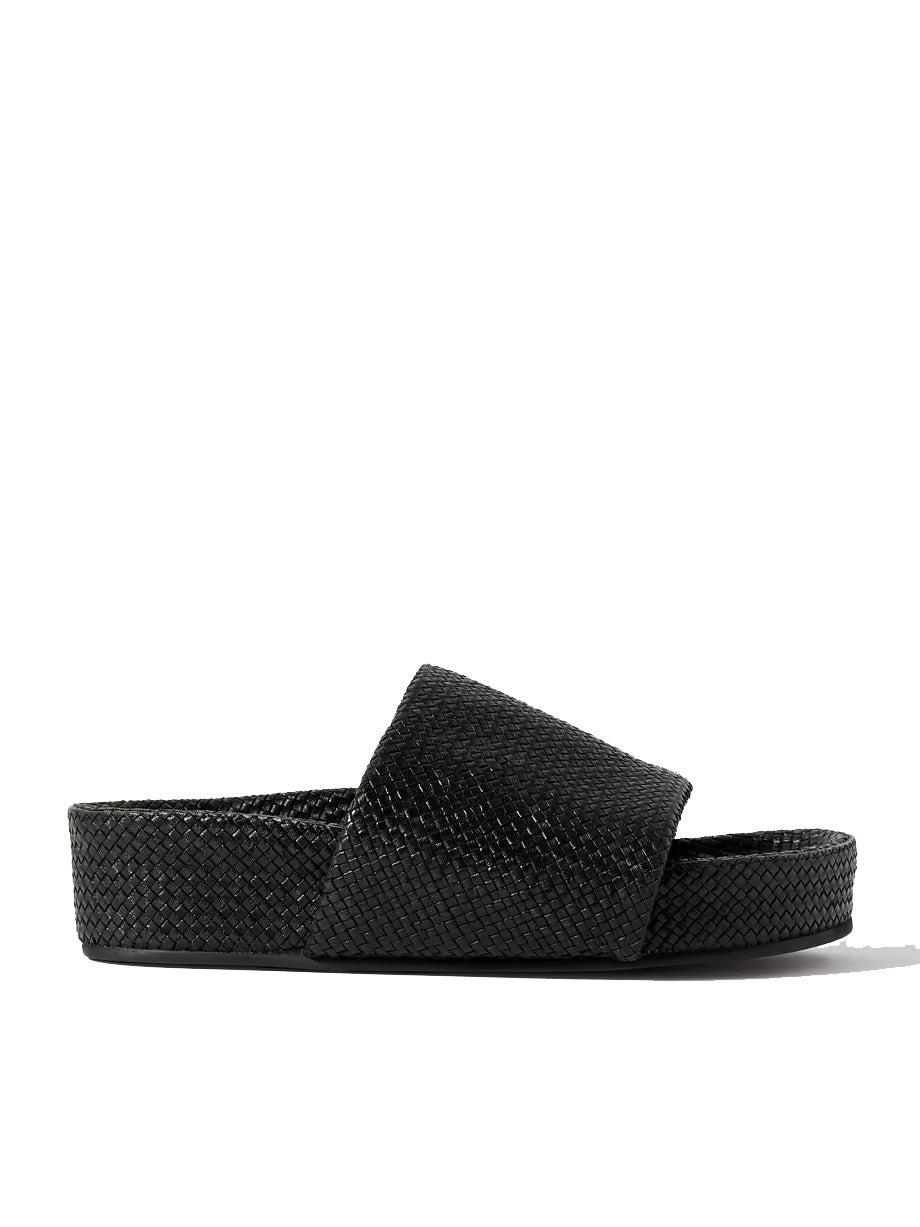 Robustní sandály, ST. AGNI, prodává Net-a-porter, 310 €