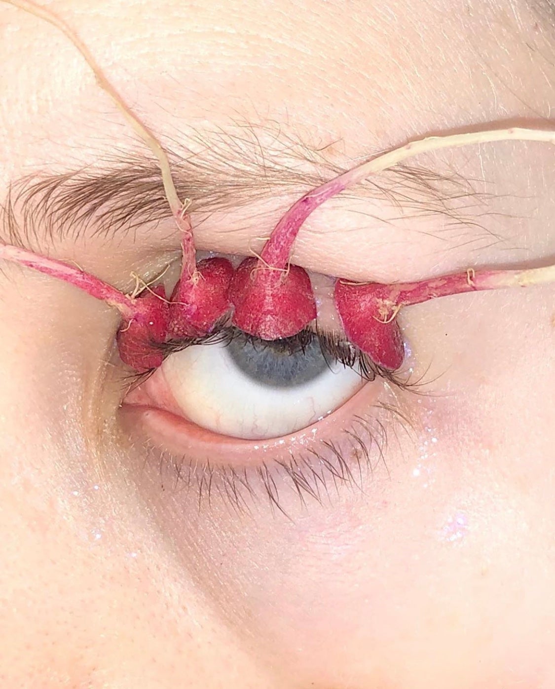 Autor: Eszter Magyar @makeupbrutalism