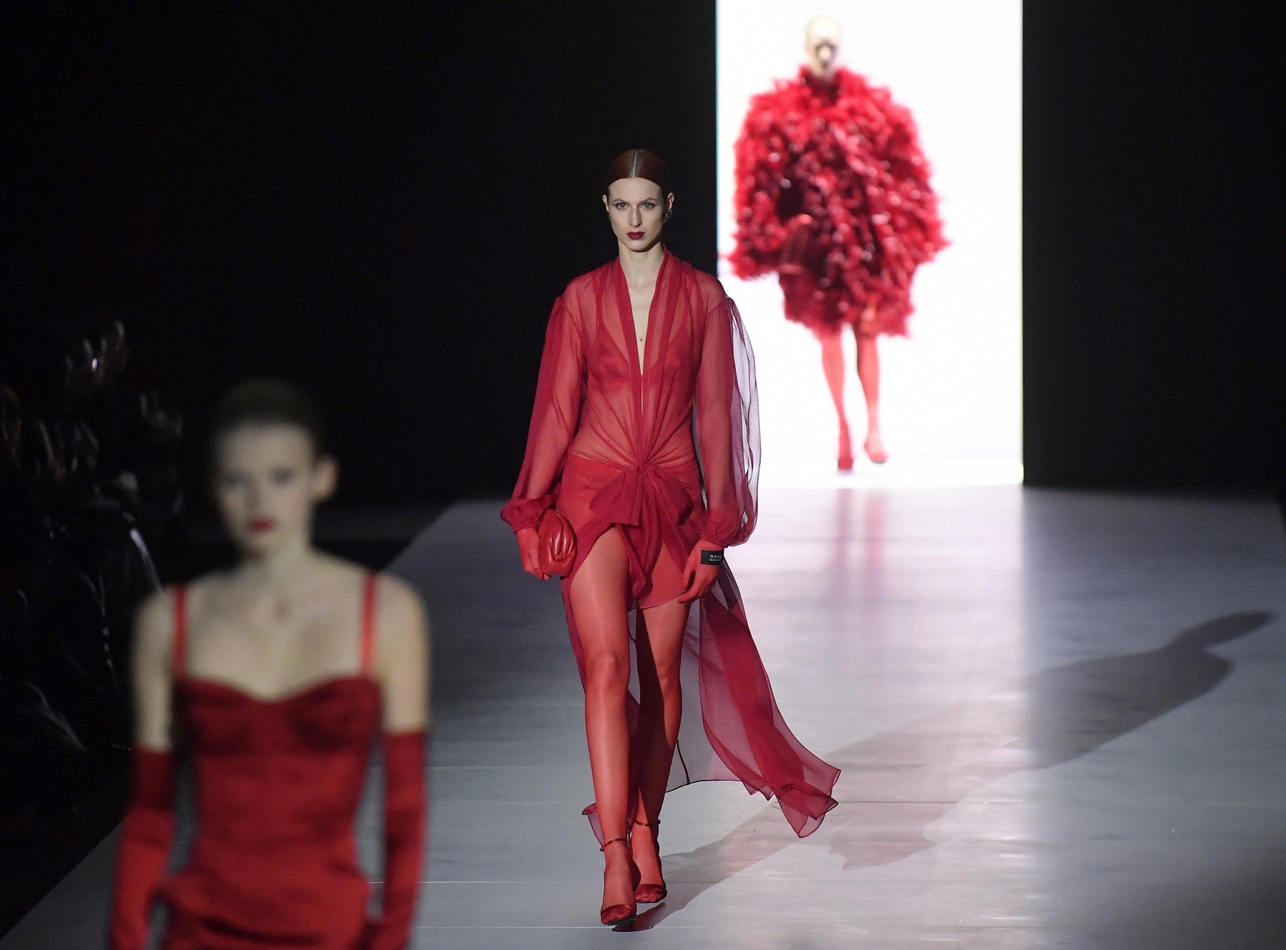 Red. Hot. Chilli. Peppers. Nečekejte na podzim, červené punčocháče z nových kolekcí noste při každé příležitosti už teď 