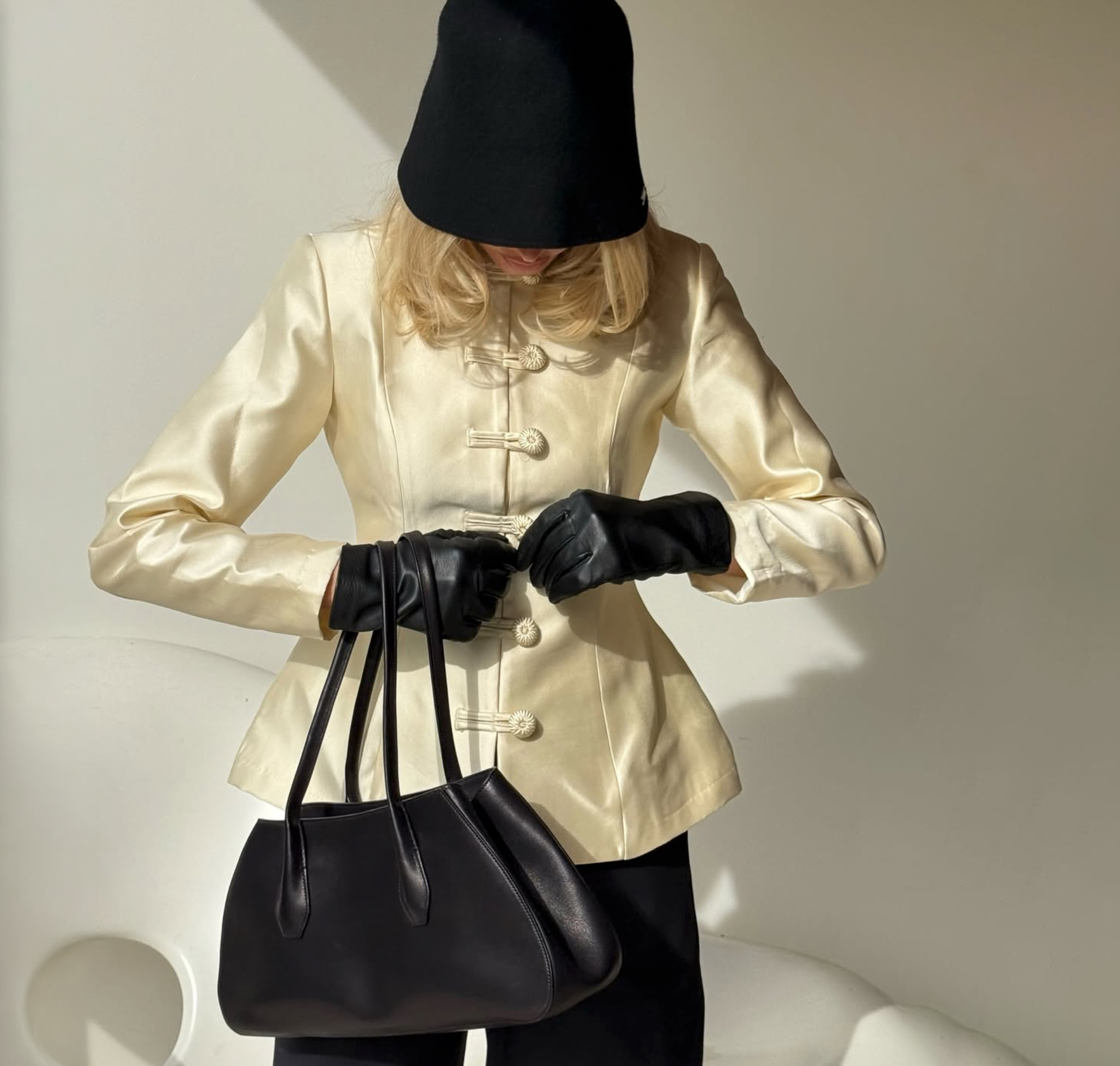 Mandarínský kabátek. Je to největší trend roku 2026?