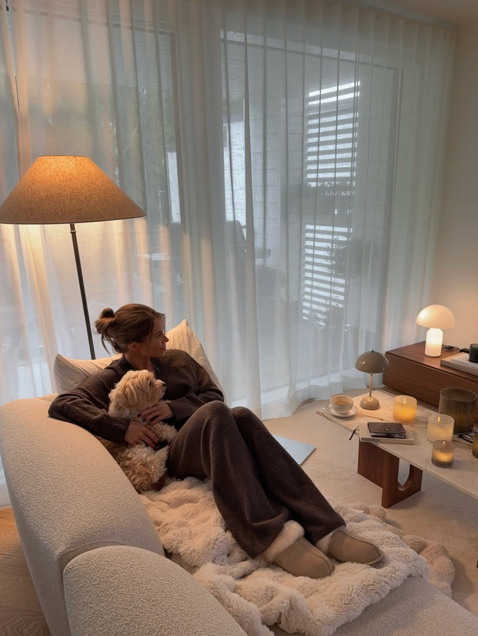 Kdo lenoší elegantně, jako by nelenošil. Nápady na slušivý, ale pohodlný domácí styl