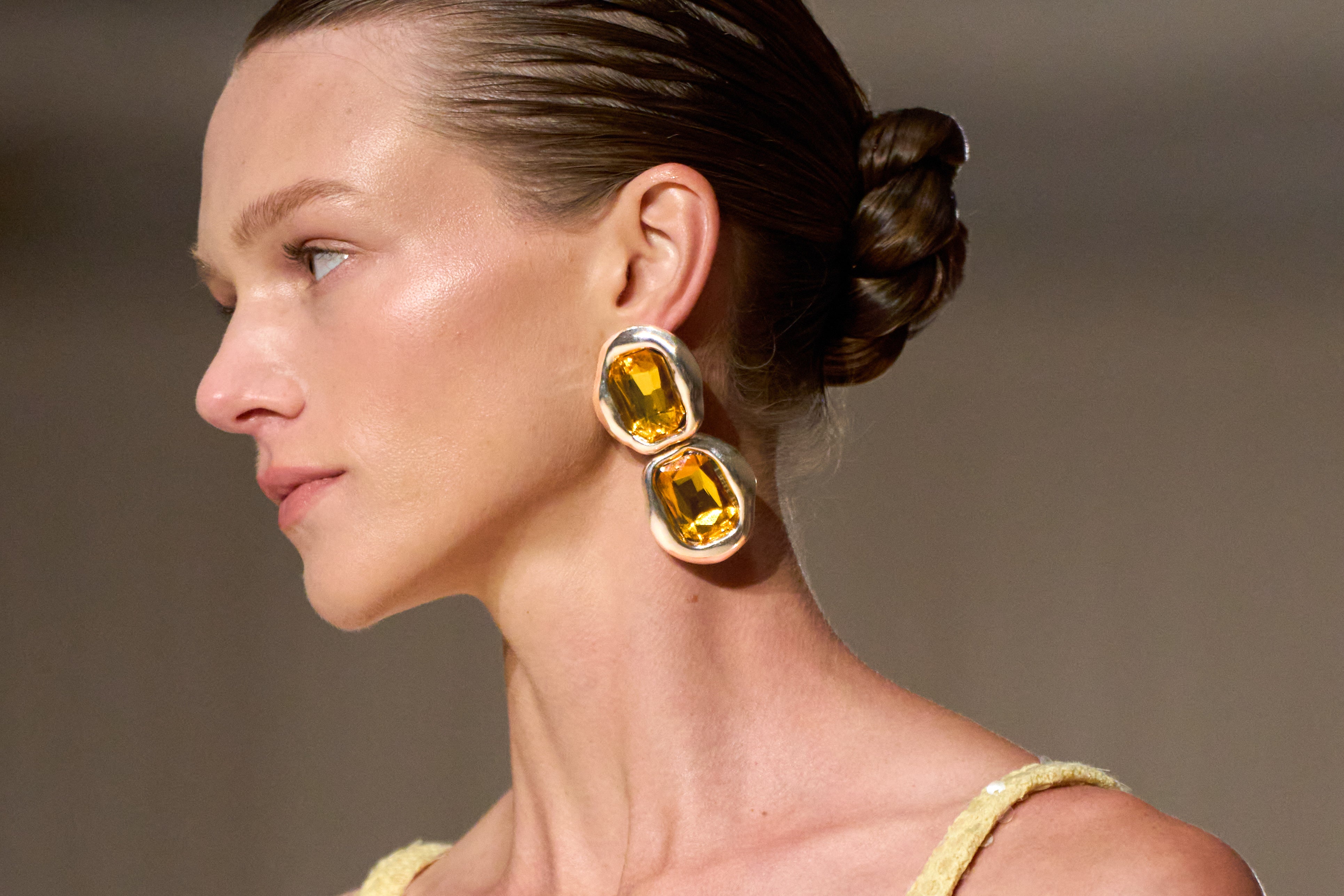 Trendy šperky 2026. Jak letos zazářit? Vsaďte na objem, lesk a odvahu