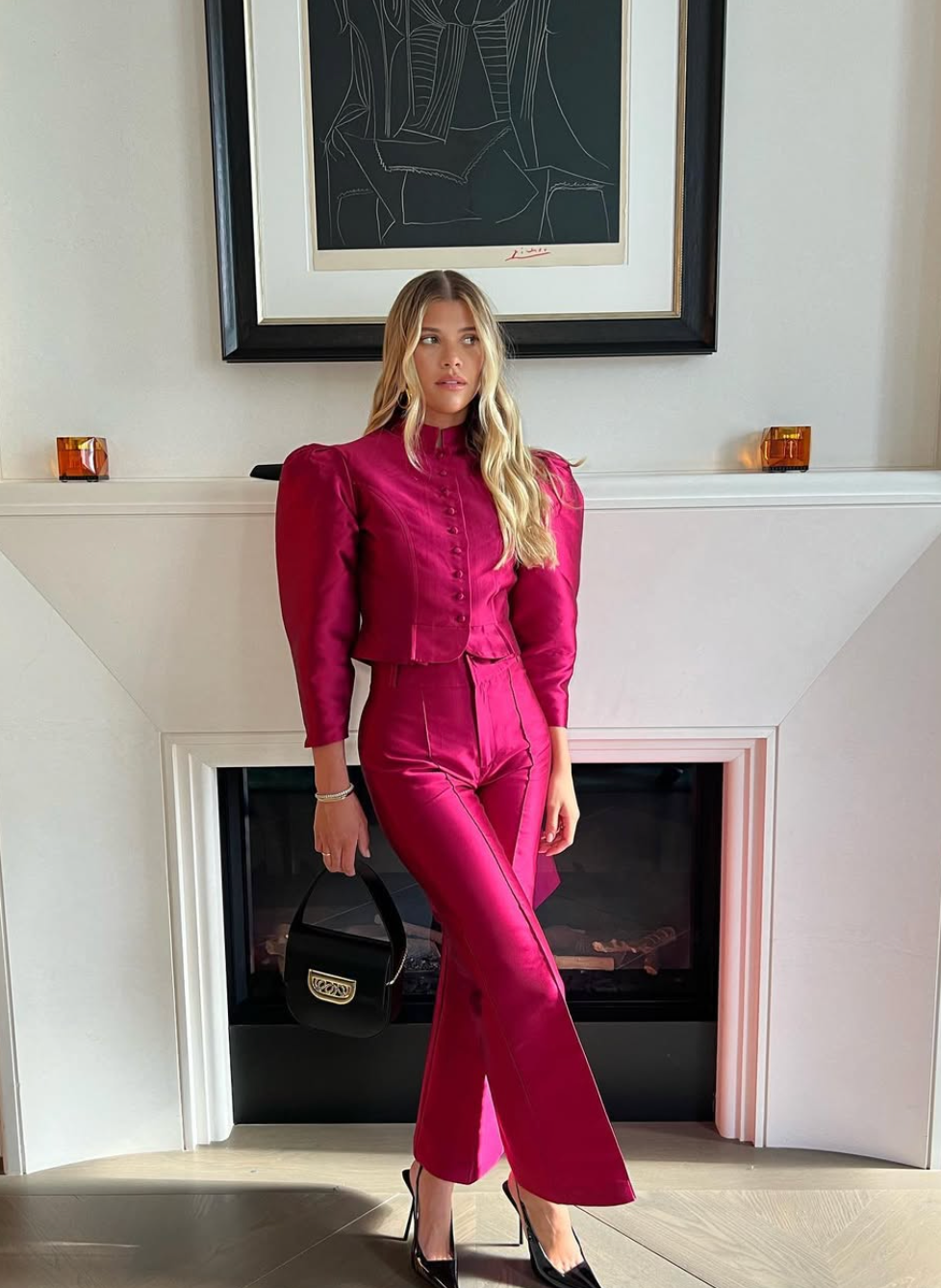 V záplavě upnutých topů jsme zapomněli na kouzlo košil s nabíranými rukávy