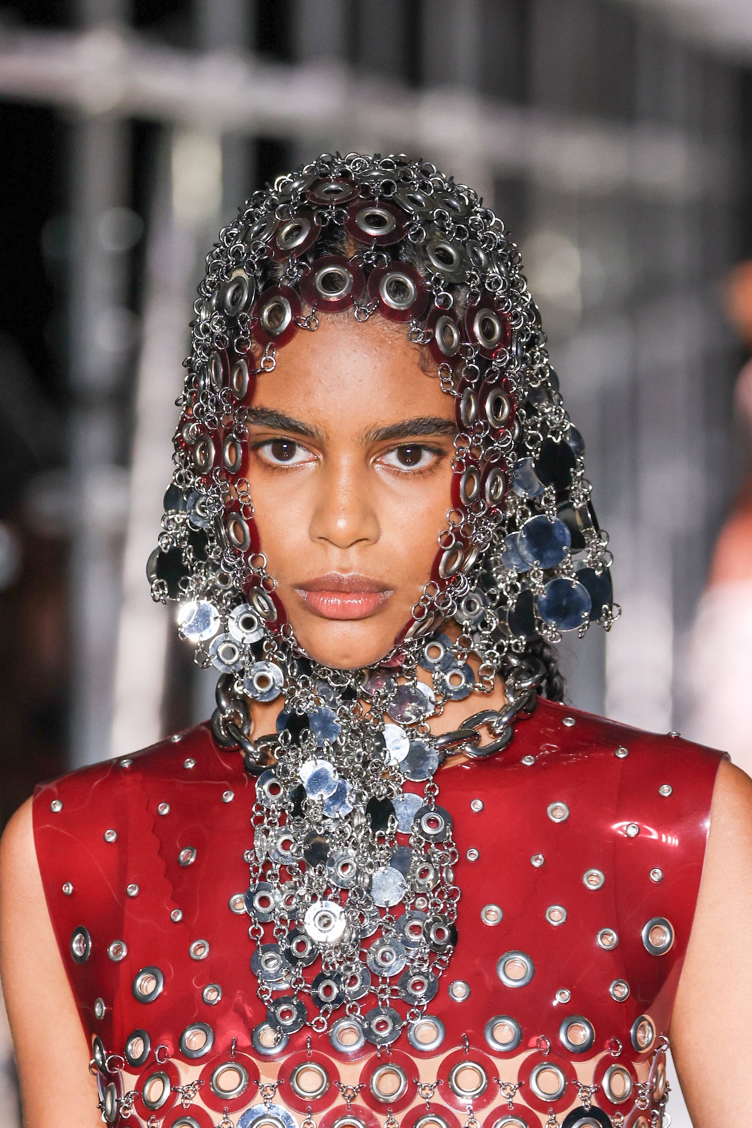 Paco Rabanne mění jméno, logo a uvádí první beauty kolekci od hvězdné make-up artistky