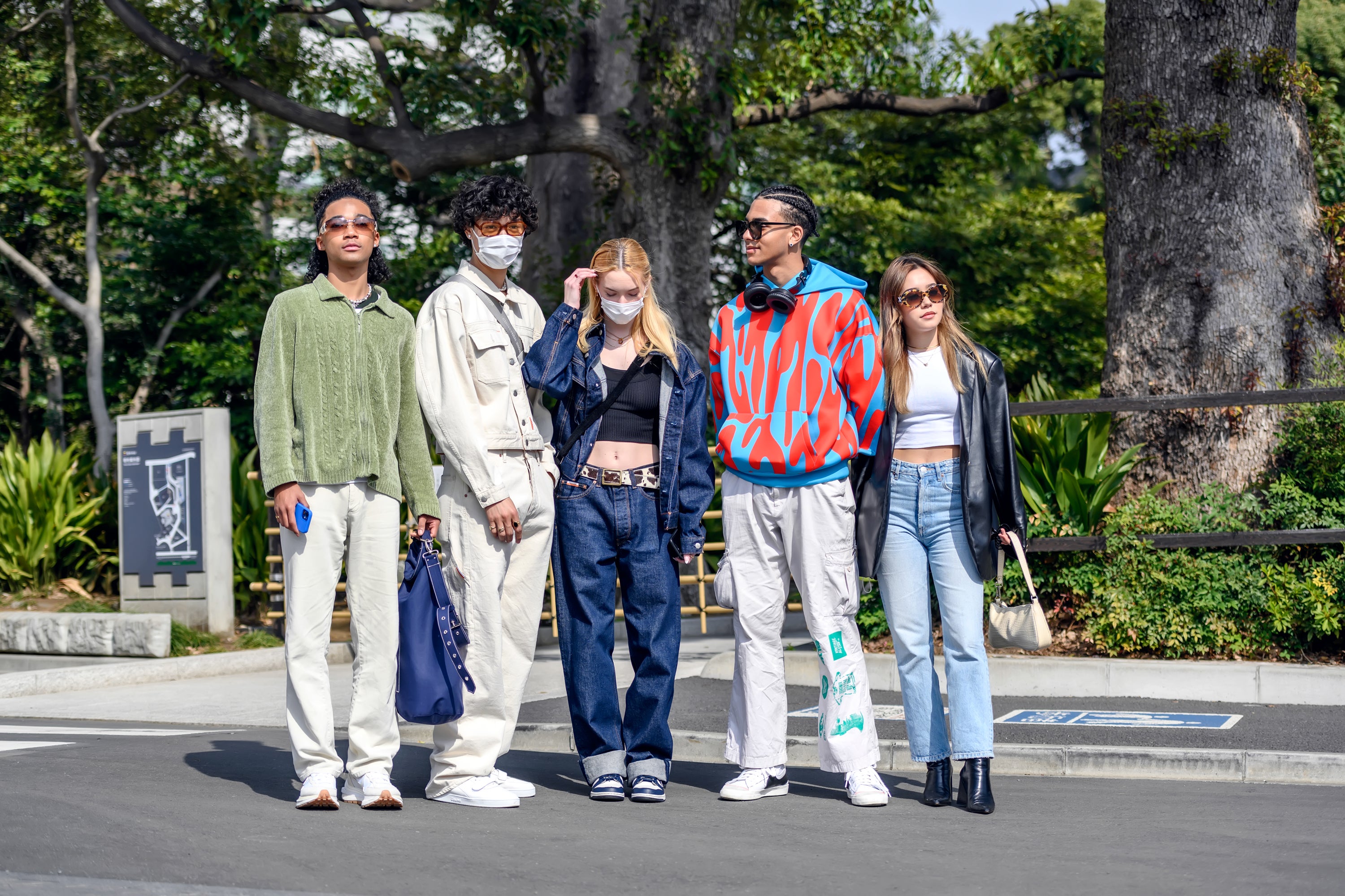 Anime a neonové barvy. Nejlepší street style z tokijského fashion weeku