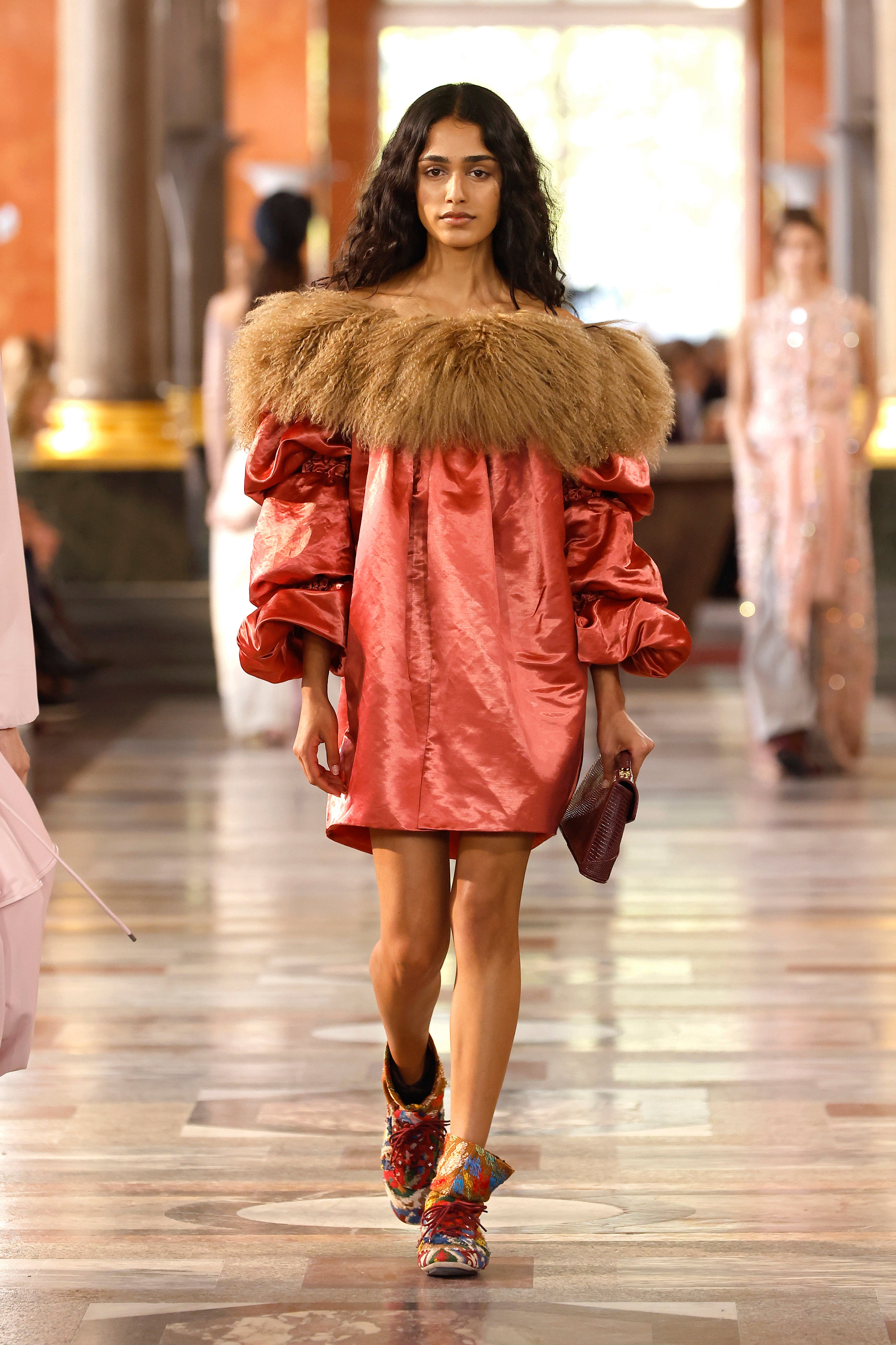 Tenisky, které nejsou jen na běhání. Nejstylovější doplněk letošního podzimu