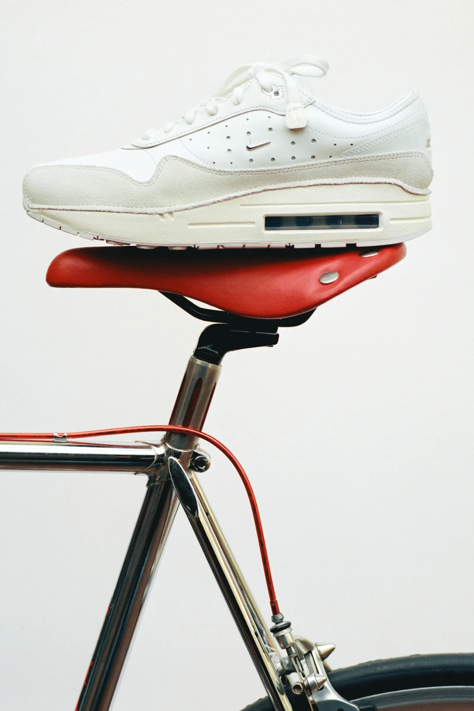 Jacquemus se vrací k nejikoničtějším teniskám Nike