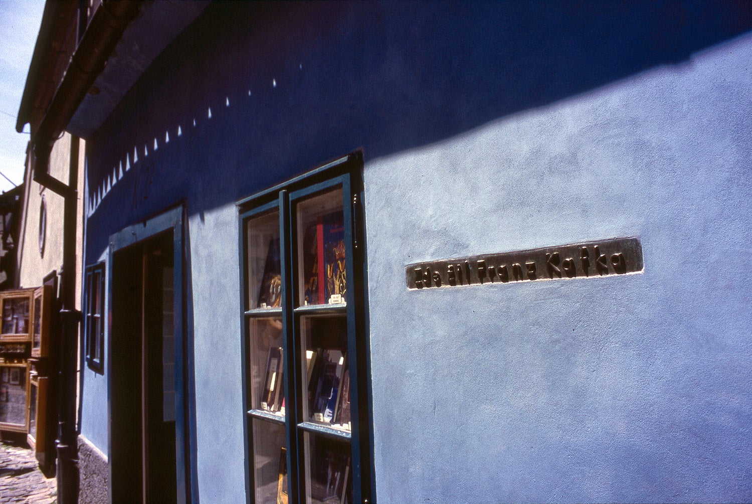 Domek ve Zlaté uličce na Hradě, který měl Kafka půl roku pronajatý, aby v něm mohl psát.