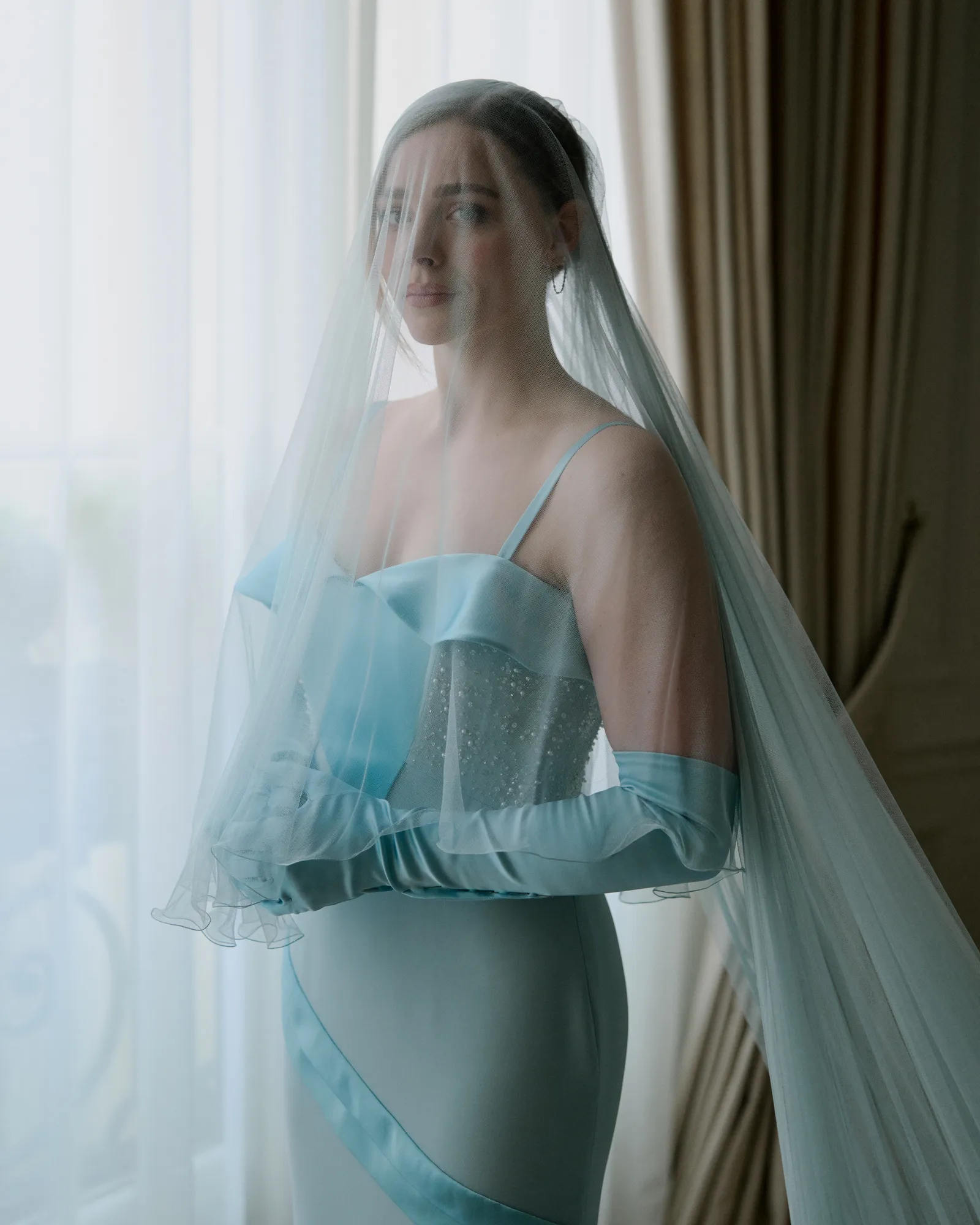 Herečka Chloë Grace Moretz a modelka Kate Harrison se vzaly. Takhle vznikaly jejich svatební šaty v Paříži