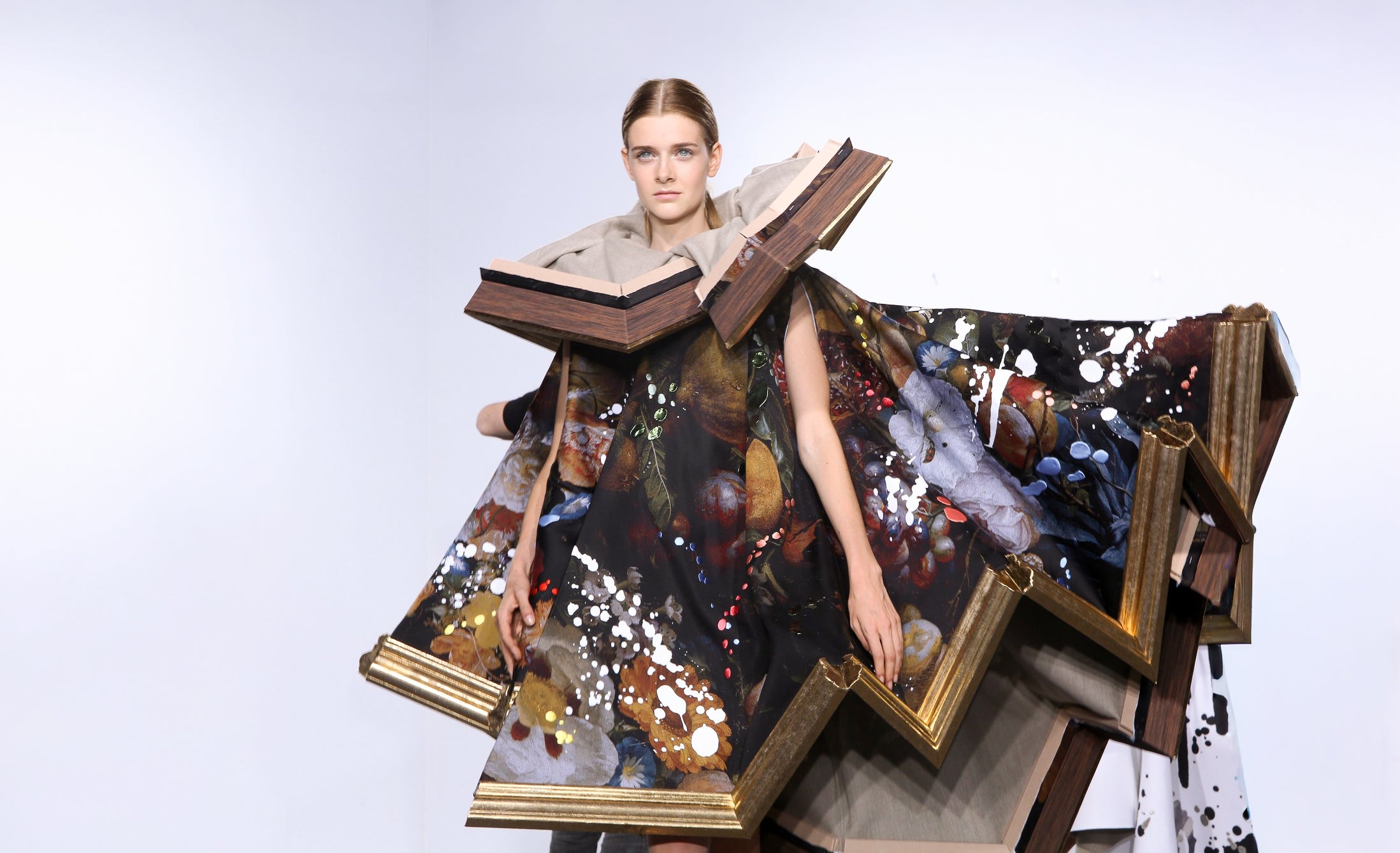 Kdyby se obrazy oblékaly... Jarní styling inspirovaný Kleinem, Basquiatem, Matissem a O’Keeffe