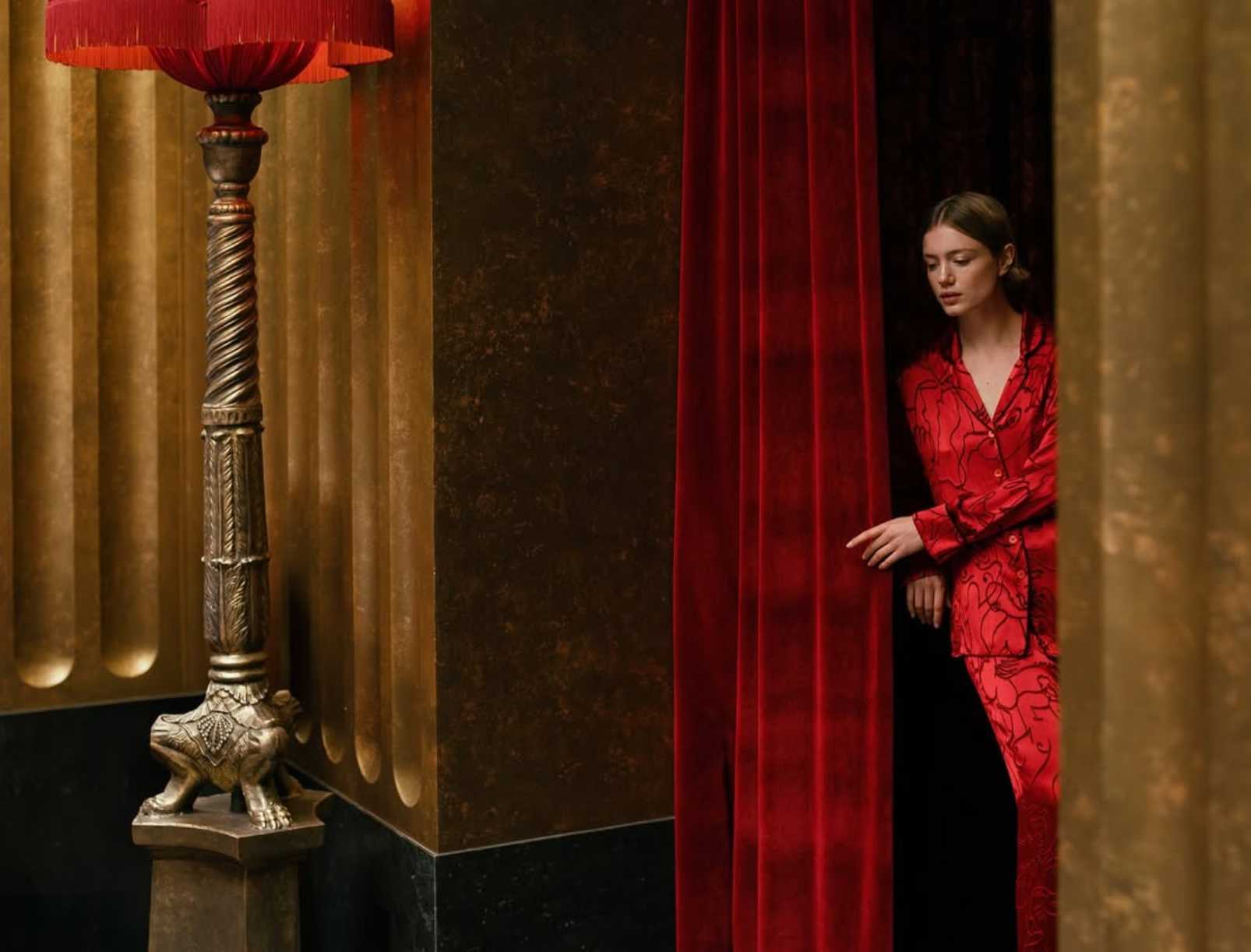 Všichni musí být v pyžamu. V hedvábném, kašmírovém, saténovém...